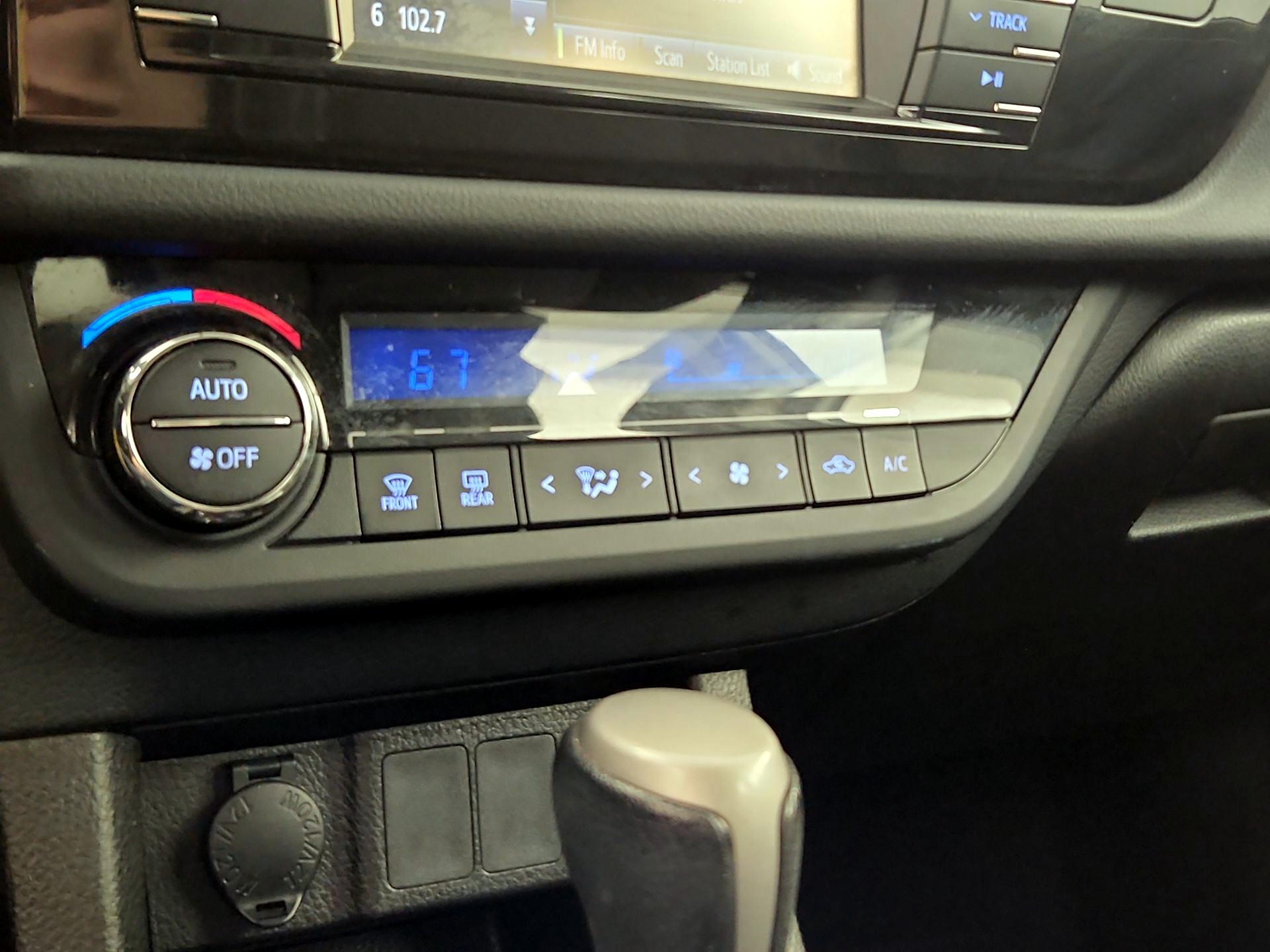 Thumbnail: 2016 Toyota Corolla - 16