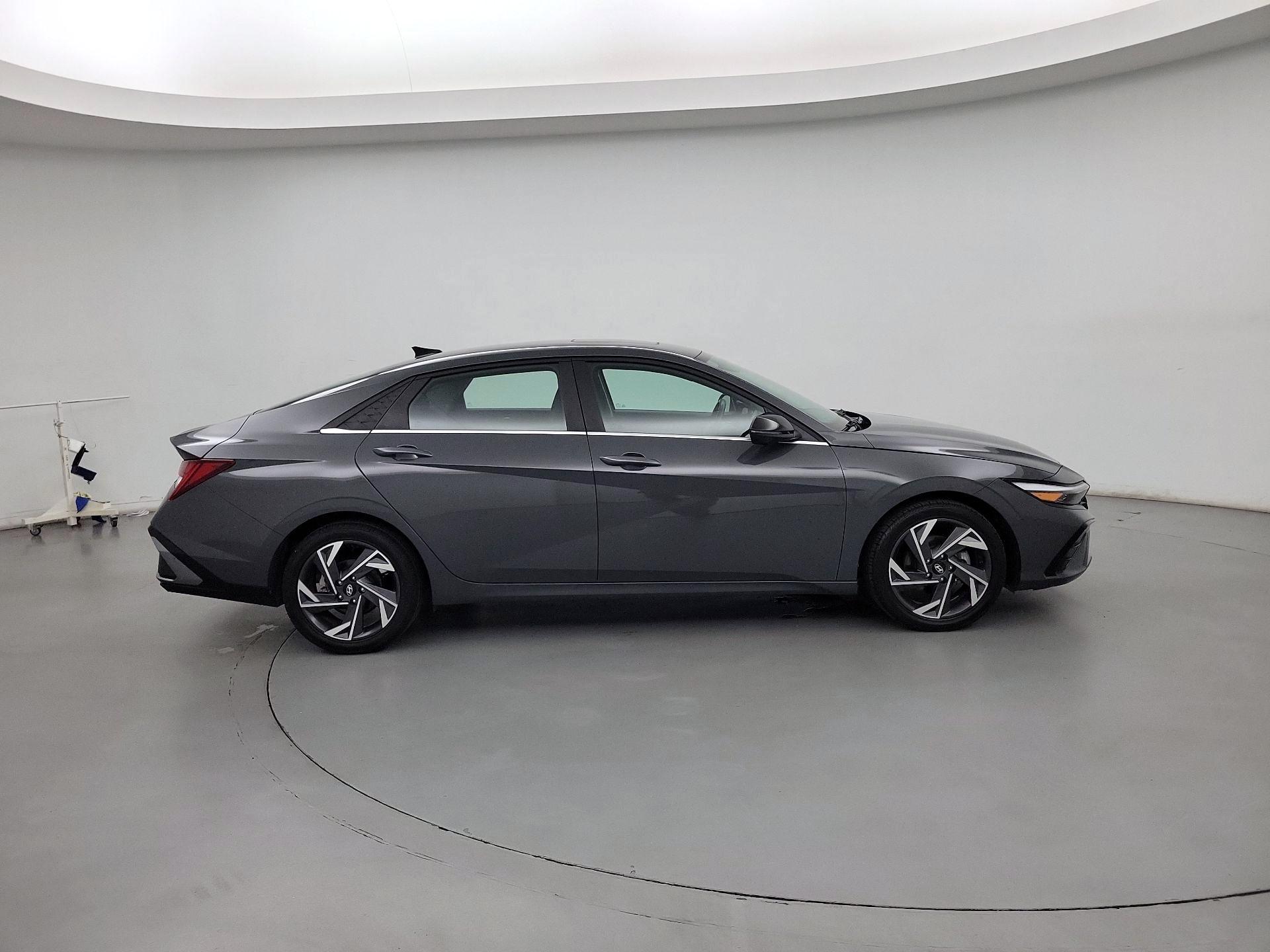 Thumbnail: 2024 Hyundai Elantra - 4