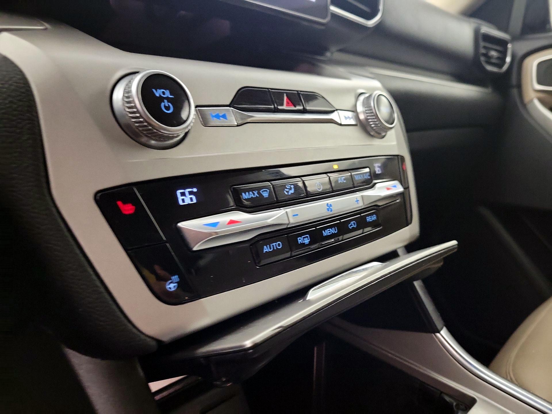 Thumbnail: 2021 Ford Explorer - 17