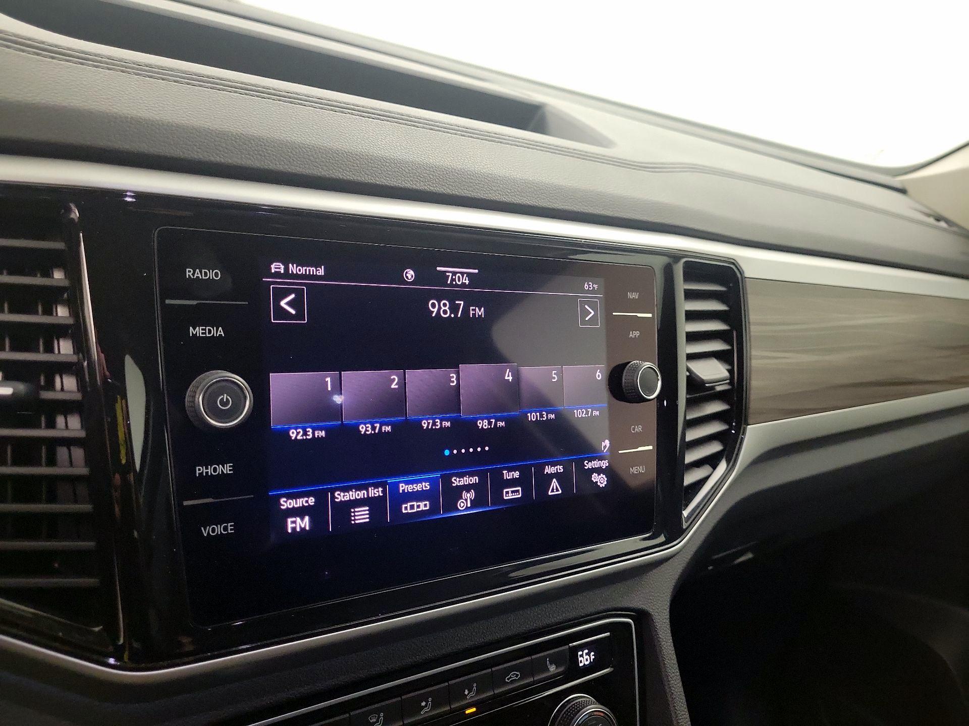 Thumbnail: 2022 Volkswagen Atlas - 16