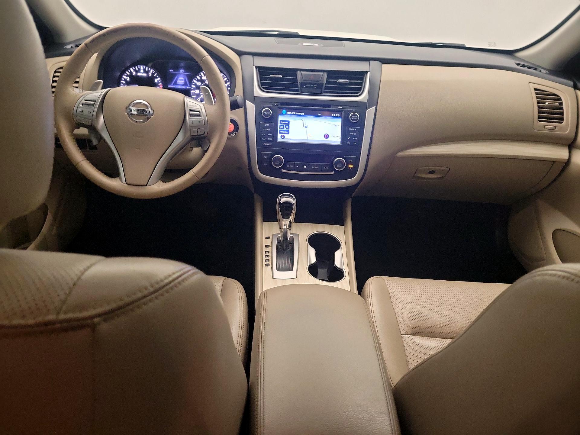 Thumbnail: 2016 Nissan Altima - 9