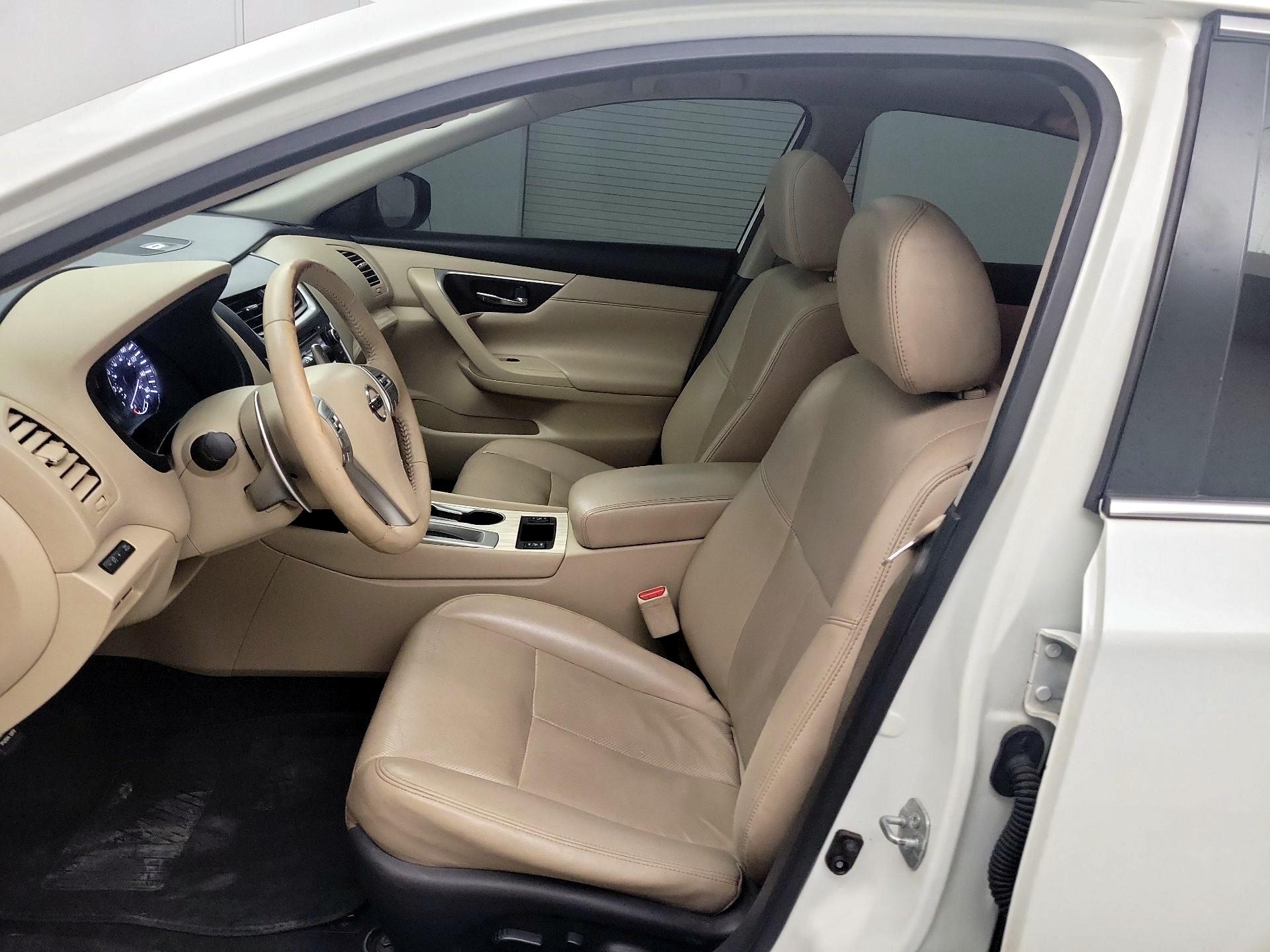 Thumbnail: 2016 Nissan Altima - 11