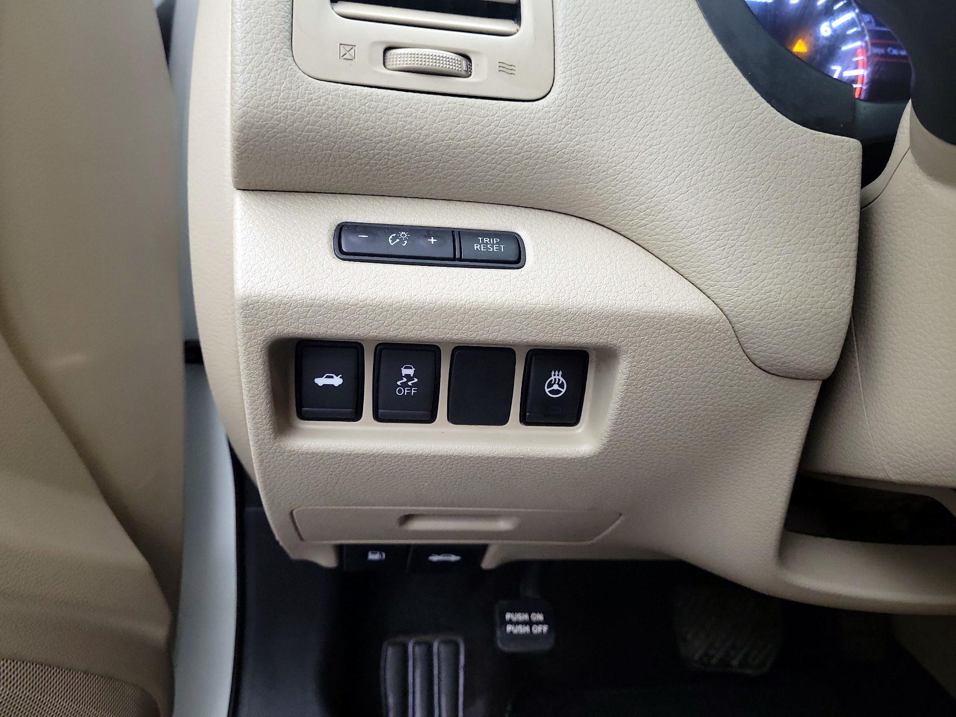 Thumbnail: 2016 Nissan Altima - 13