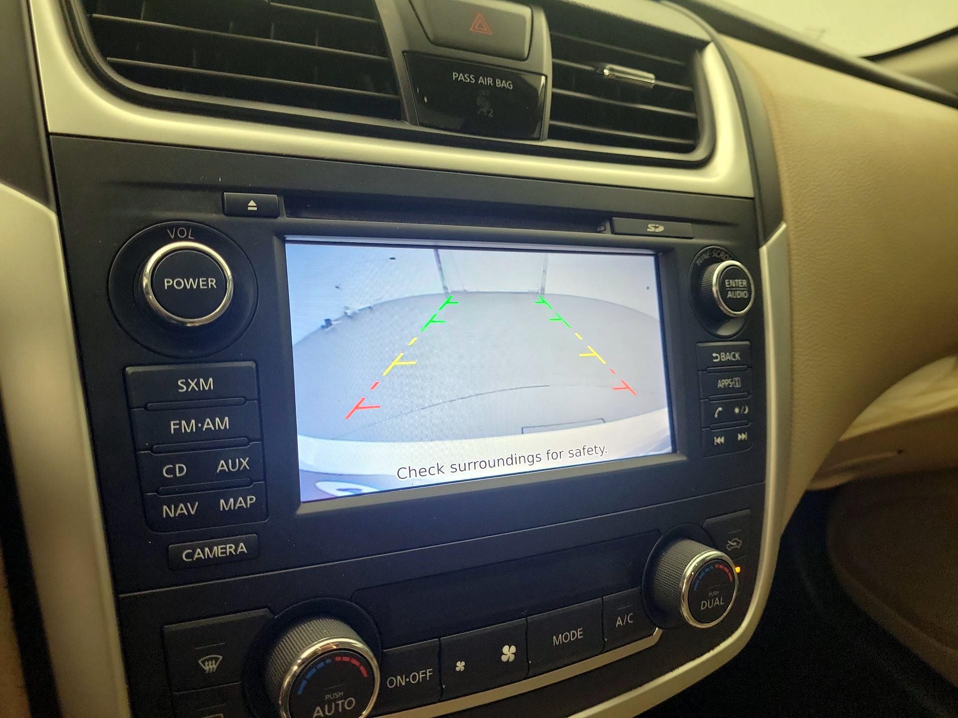 Thumbnail: 2016 Nissan Altima - 15