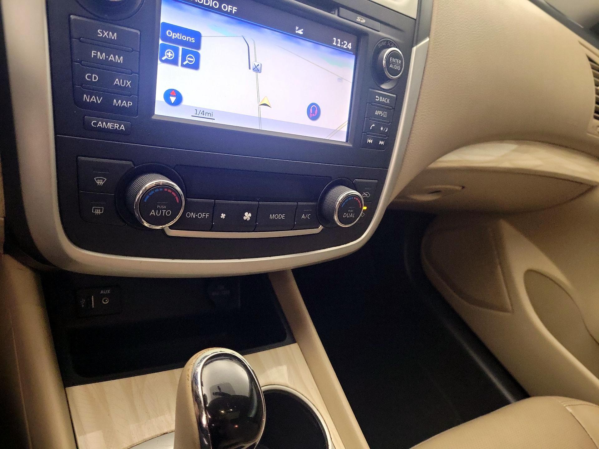 Thumbnail: 2016 Nissan Altima - 17