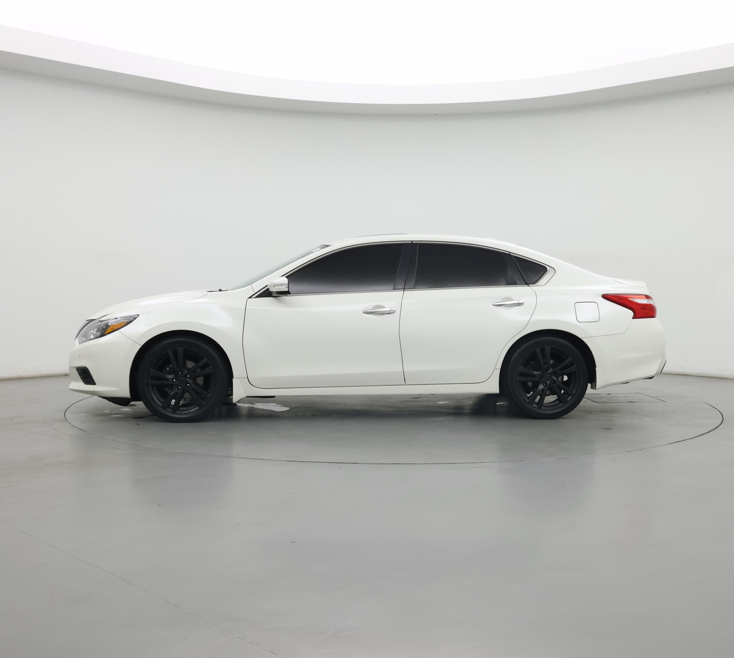 Thumbnail: 2016 Nissan Altima - 3