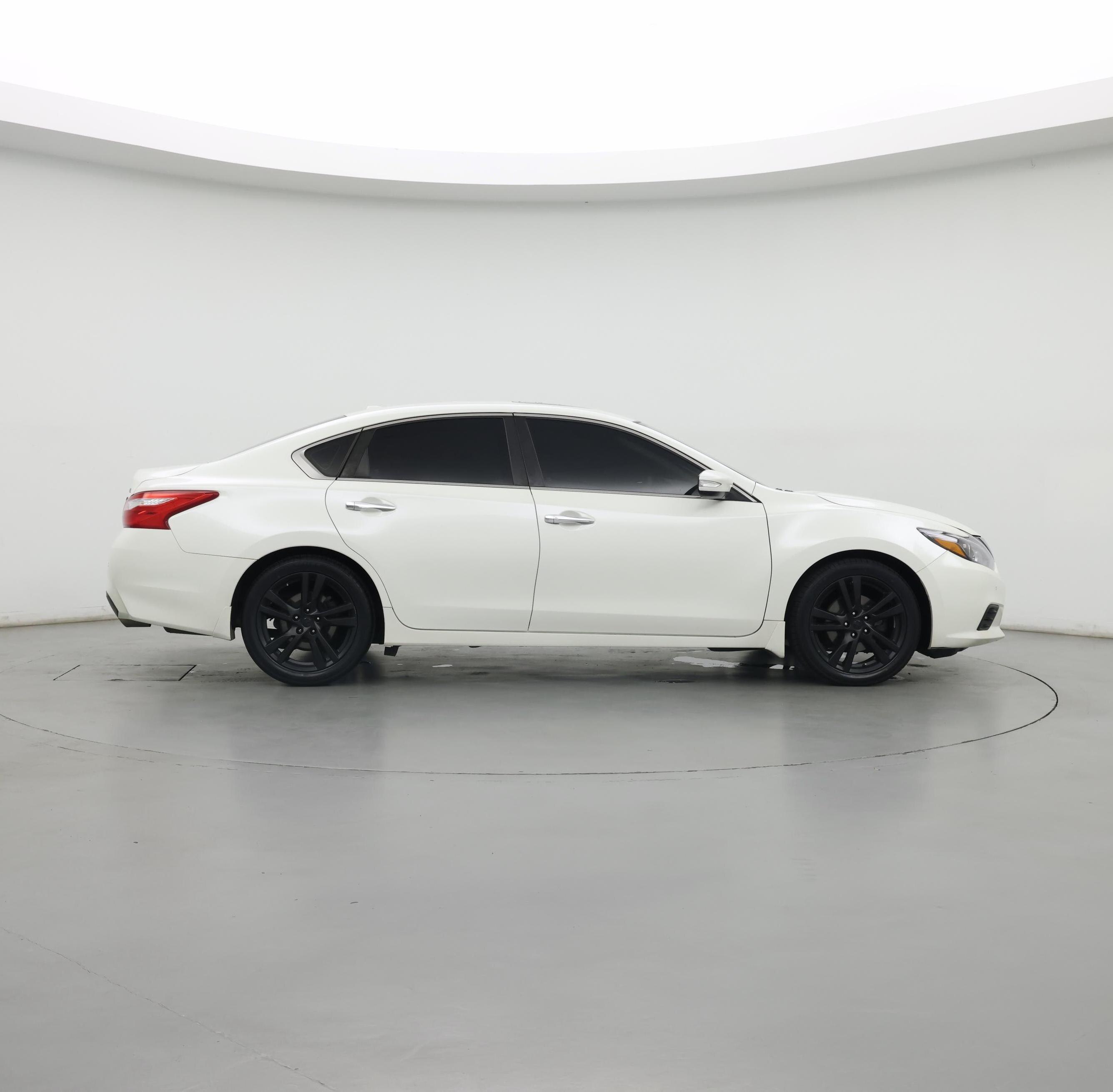 Thumbnail: 2016 Nissan Altima - 7