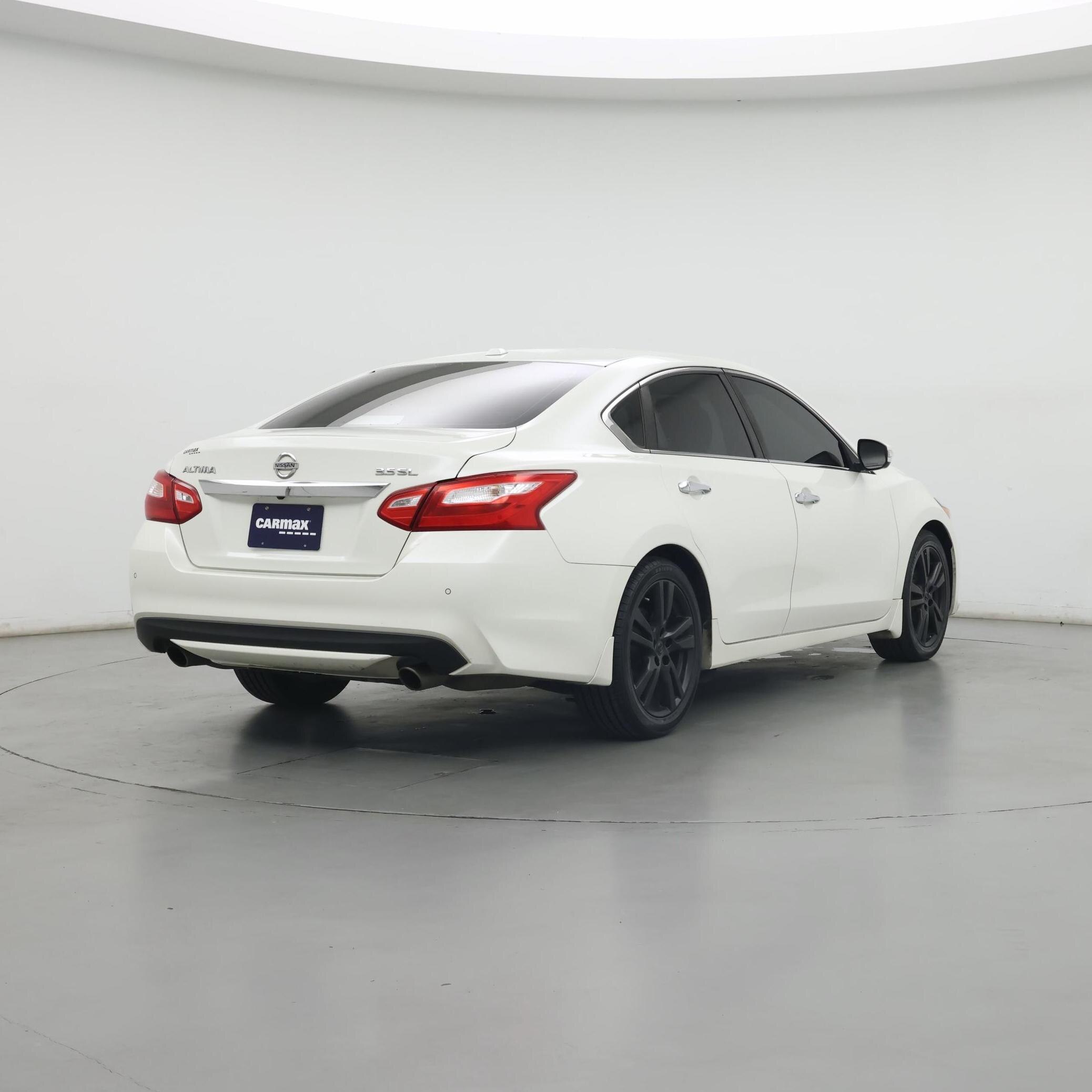Thumbnail: 2016 Nissan Altima - 8