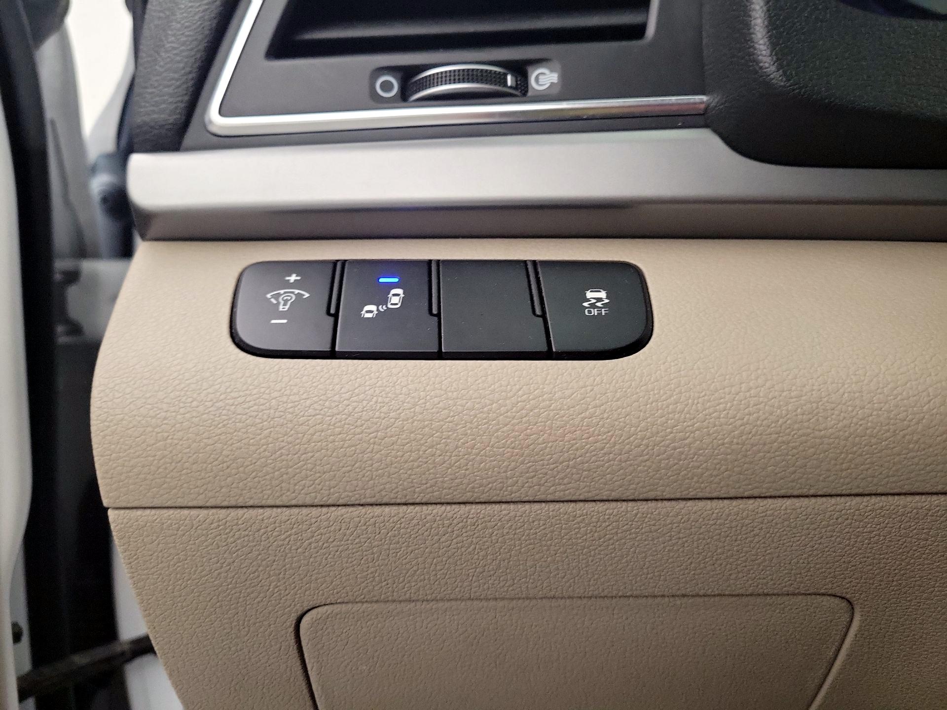 Thumbnail: 2018 Hyundai Elantra - 13