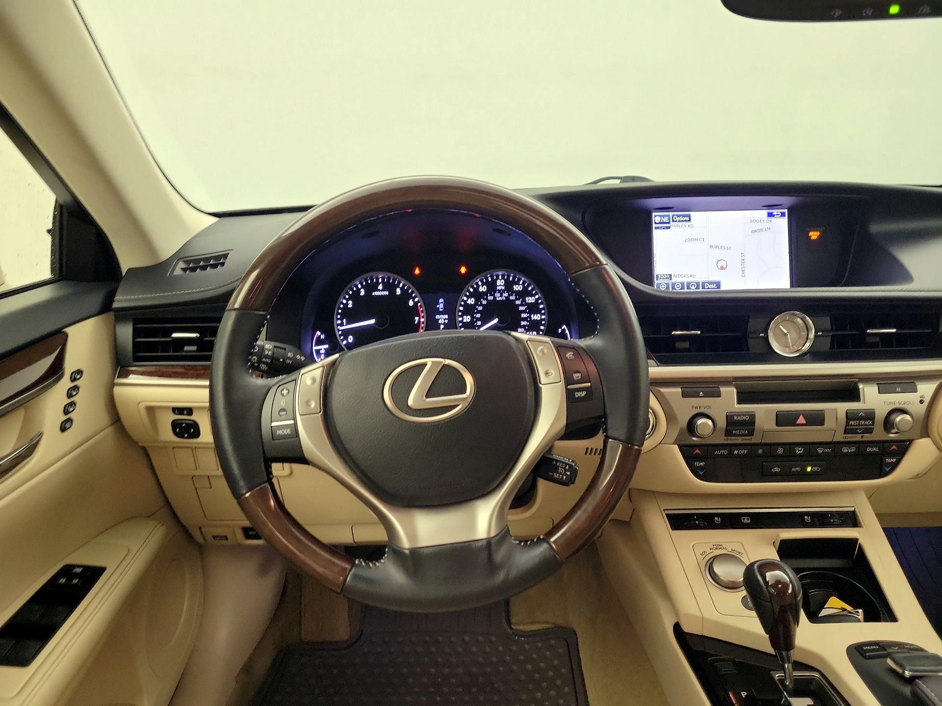 Thumbnail: 2015 Lexus ES - 10