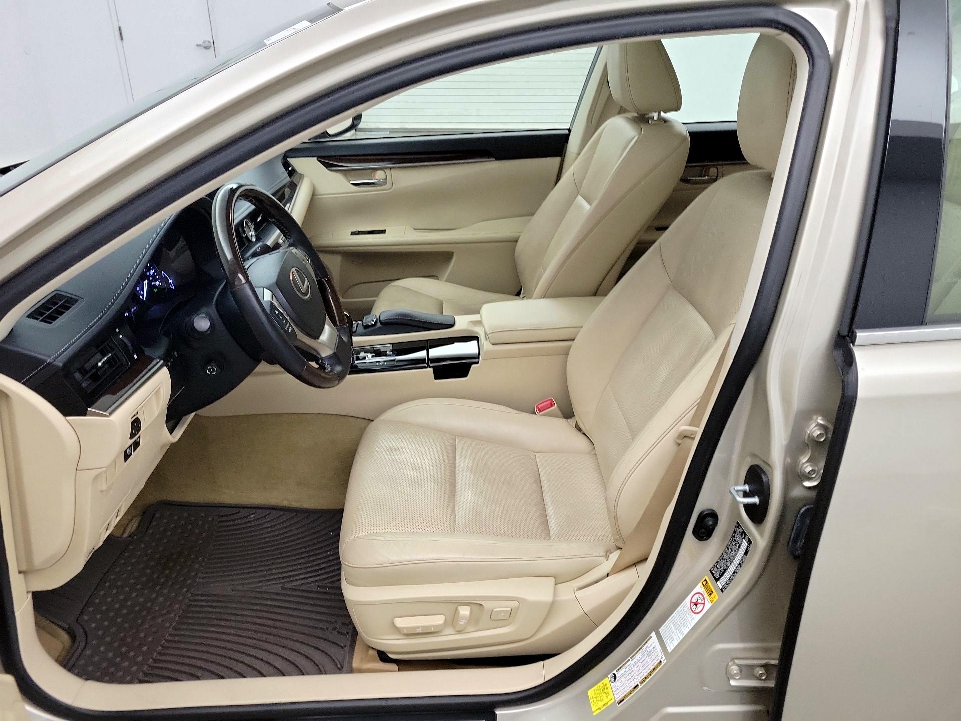 Thumbnail: 2015 Lexus ES - 11