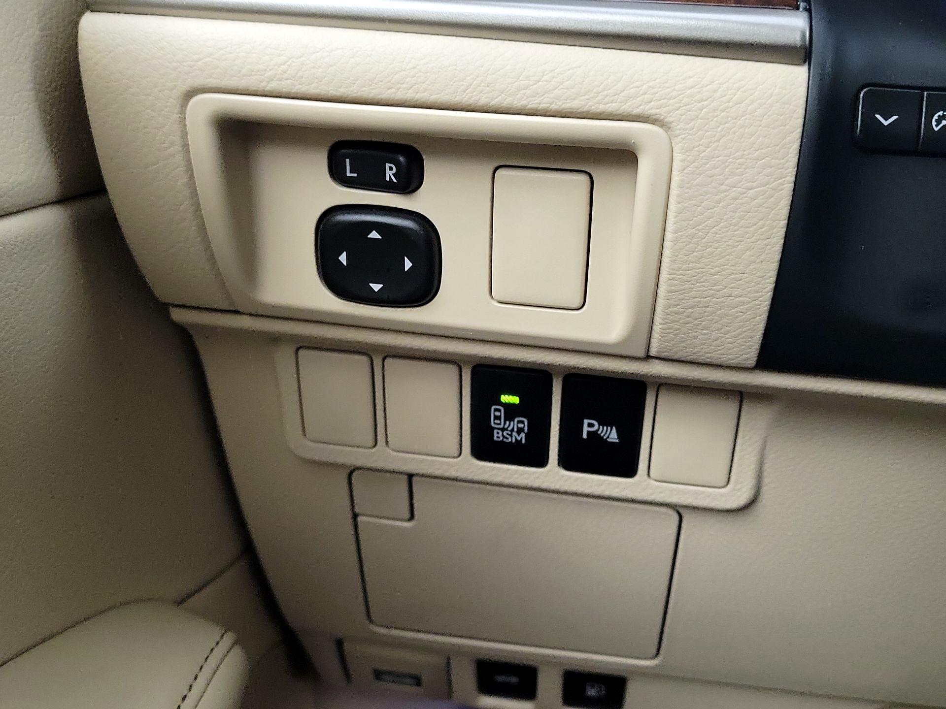 Thumbnail: 2015 Lexus ES - 13