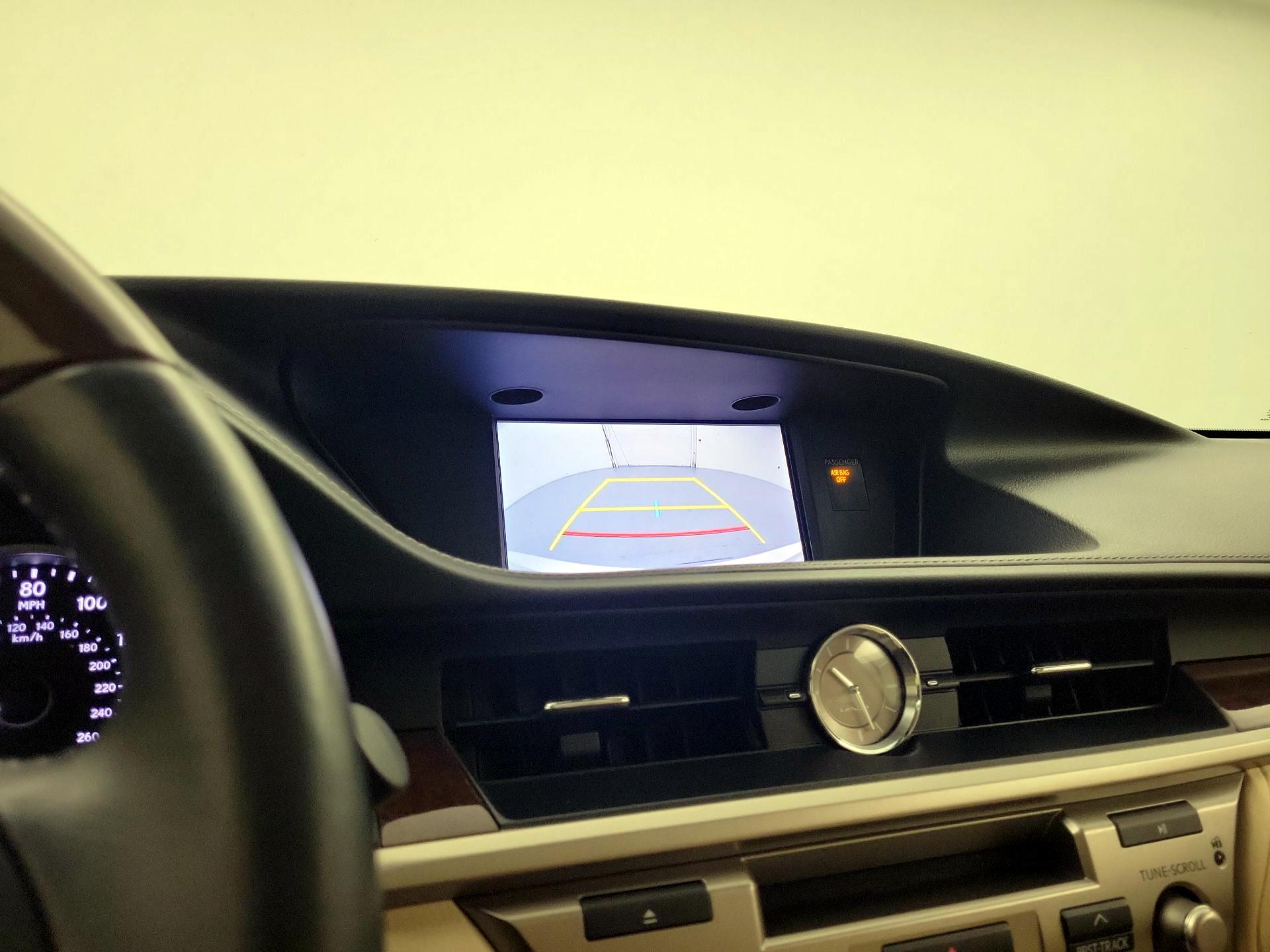 Thumbnail: 2015 Lexus ES - 15