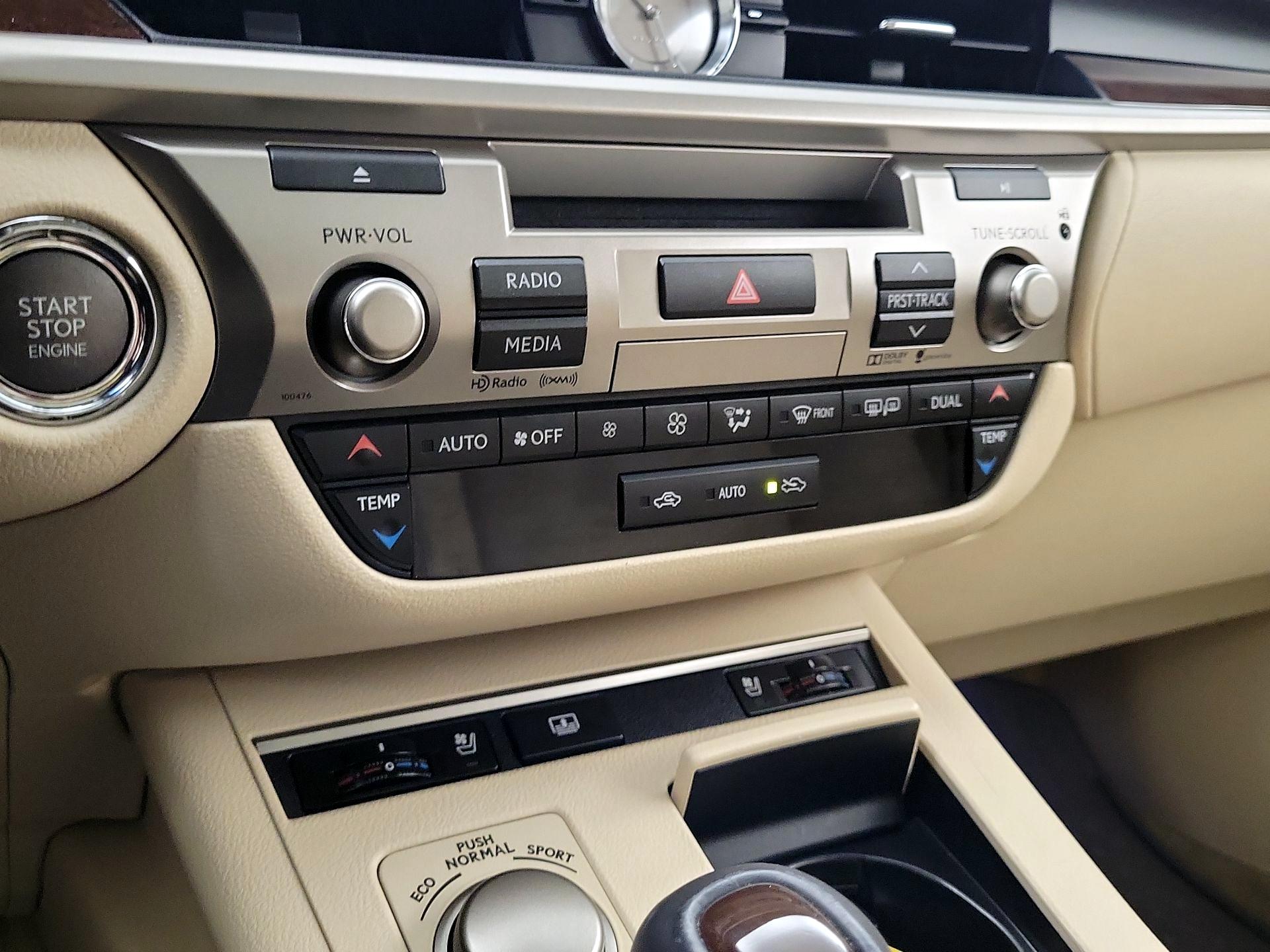 Thumbnail: 2015 Lexus ES - 17