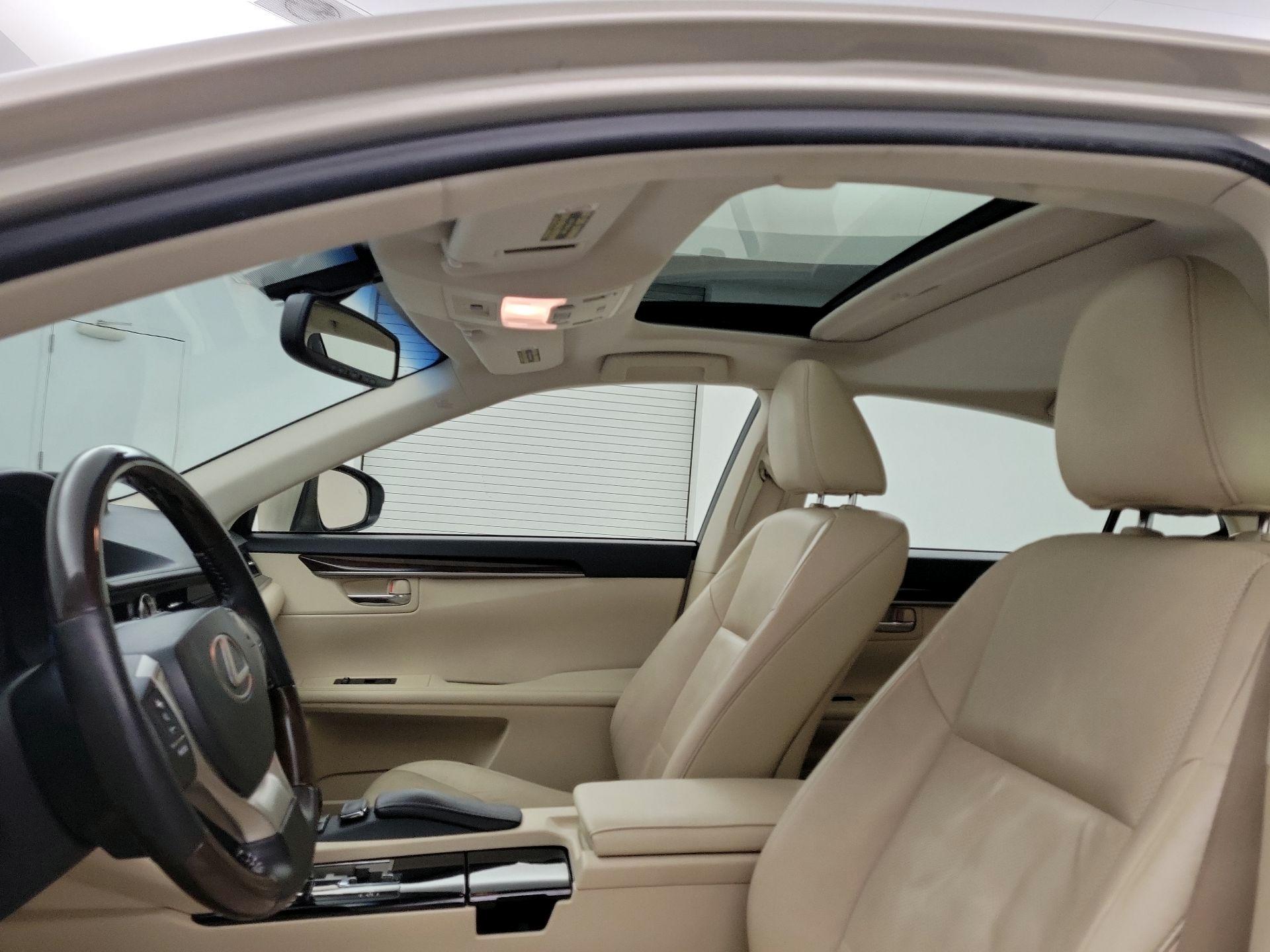 Thumbnail: 2015 Lexus ES - 20