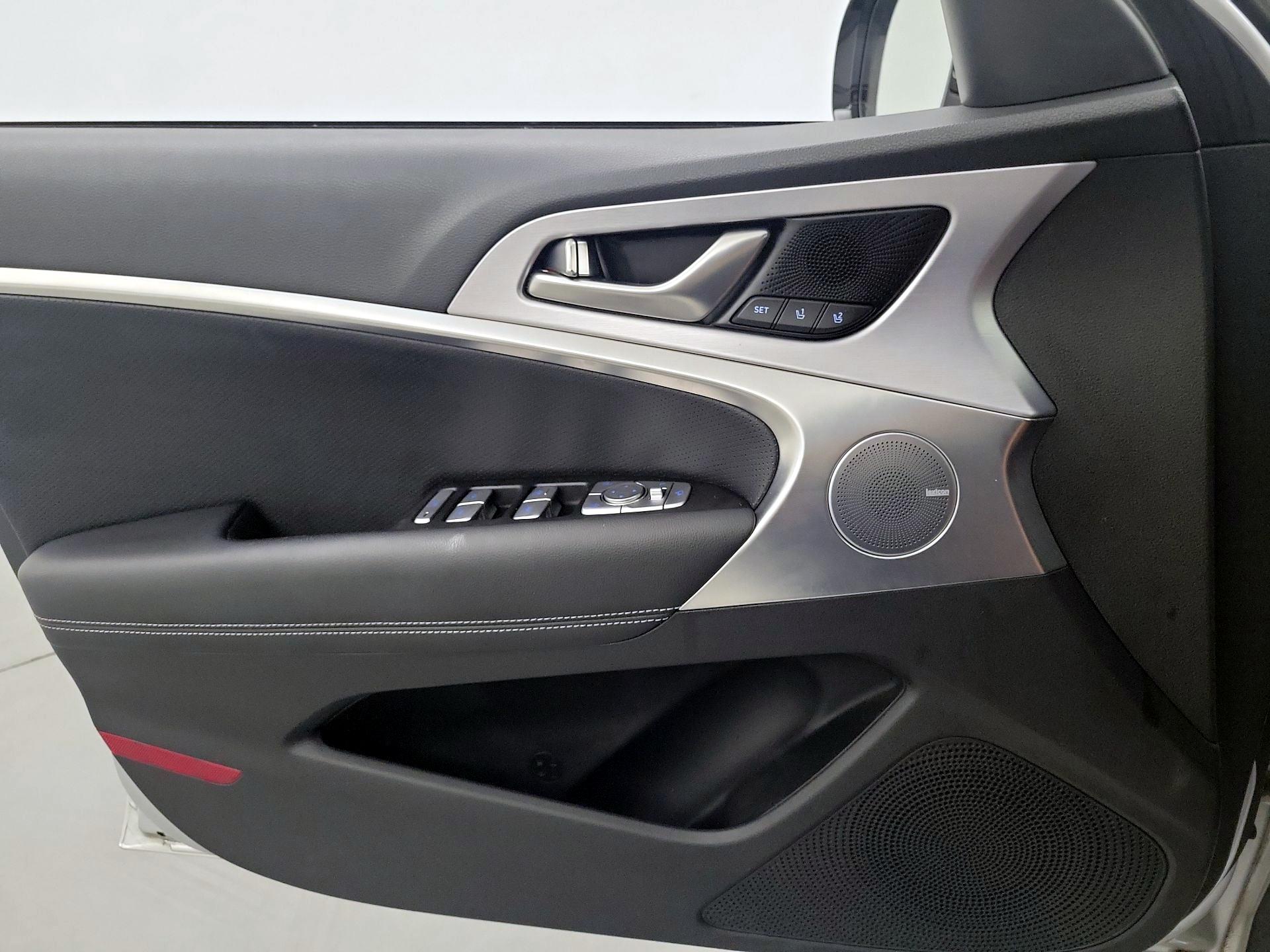 Thumbnail: 2019 Genesis G70 - 12