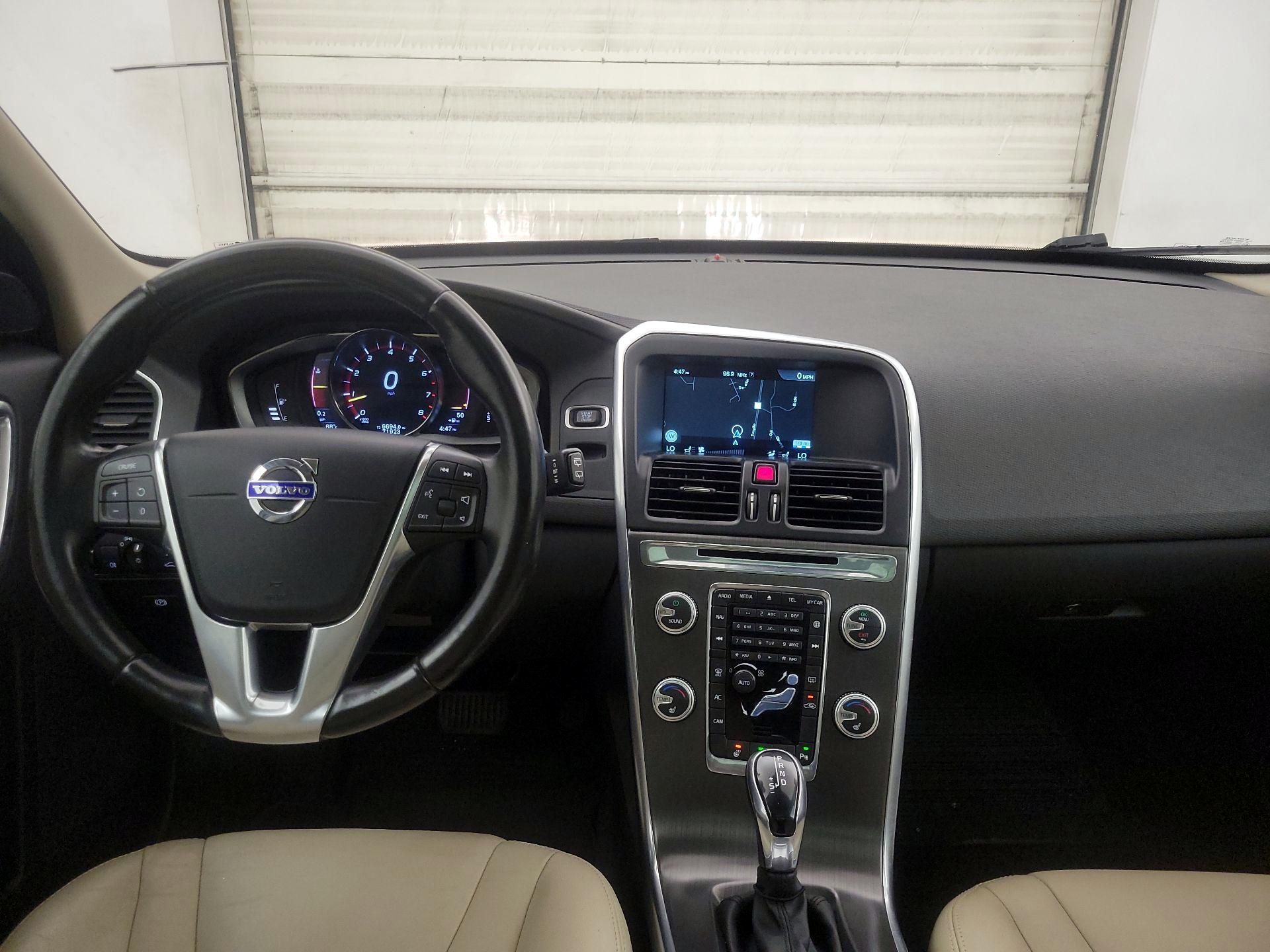 Thumbnail: 2016 Volvo XC60 - 9