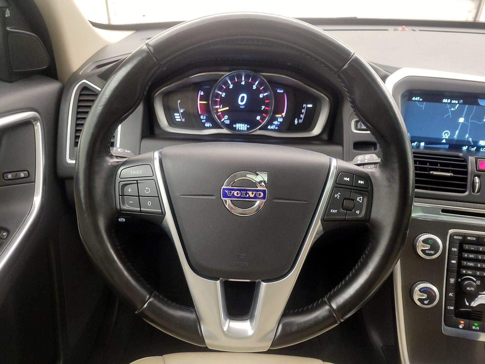 Thumbnail: 2016 Volvo XC60 - 10