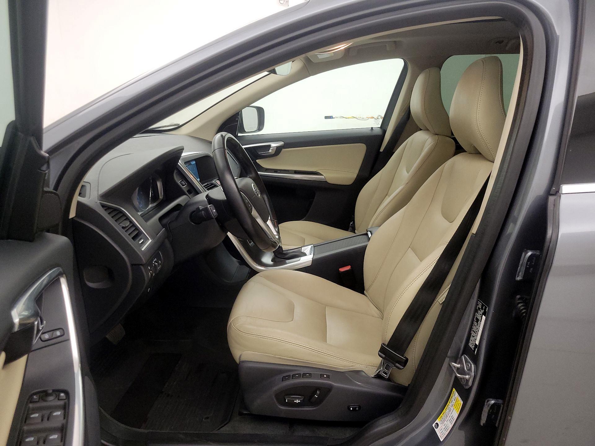 Thumbnail: 2016 Volvo XC60 - 11