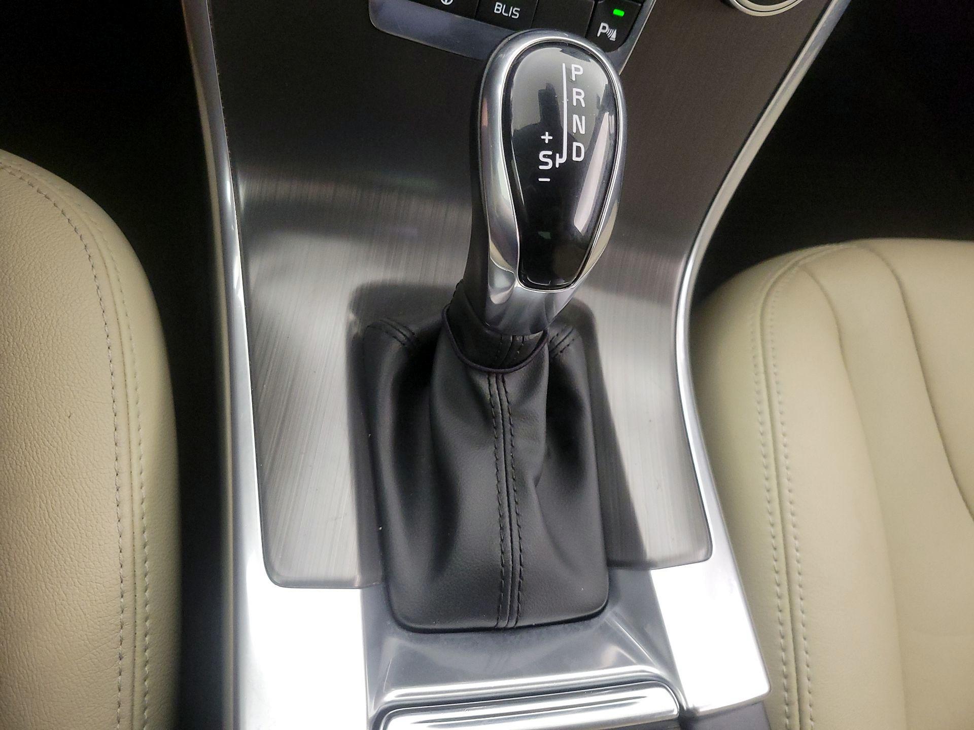 Thumbnail: 2016 Volvo XC60 - 18