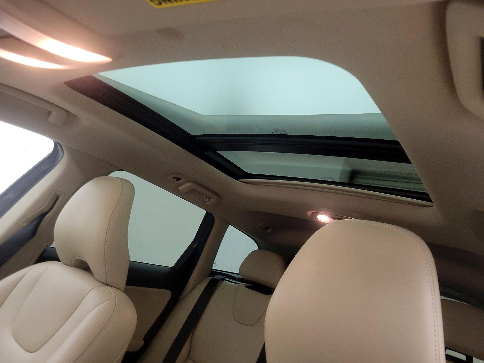 Thumbnail: 2016 Volvo XC60 - 20