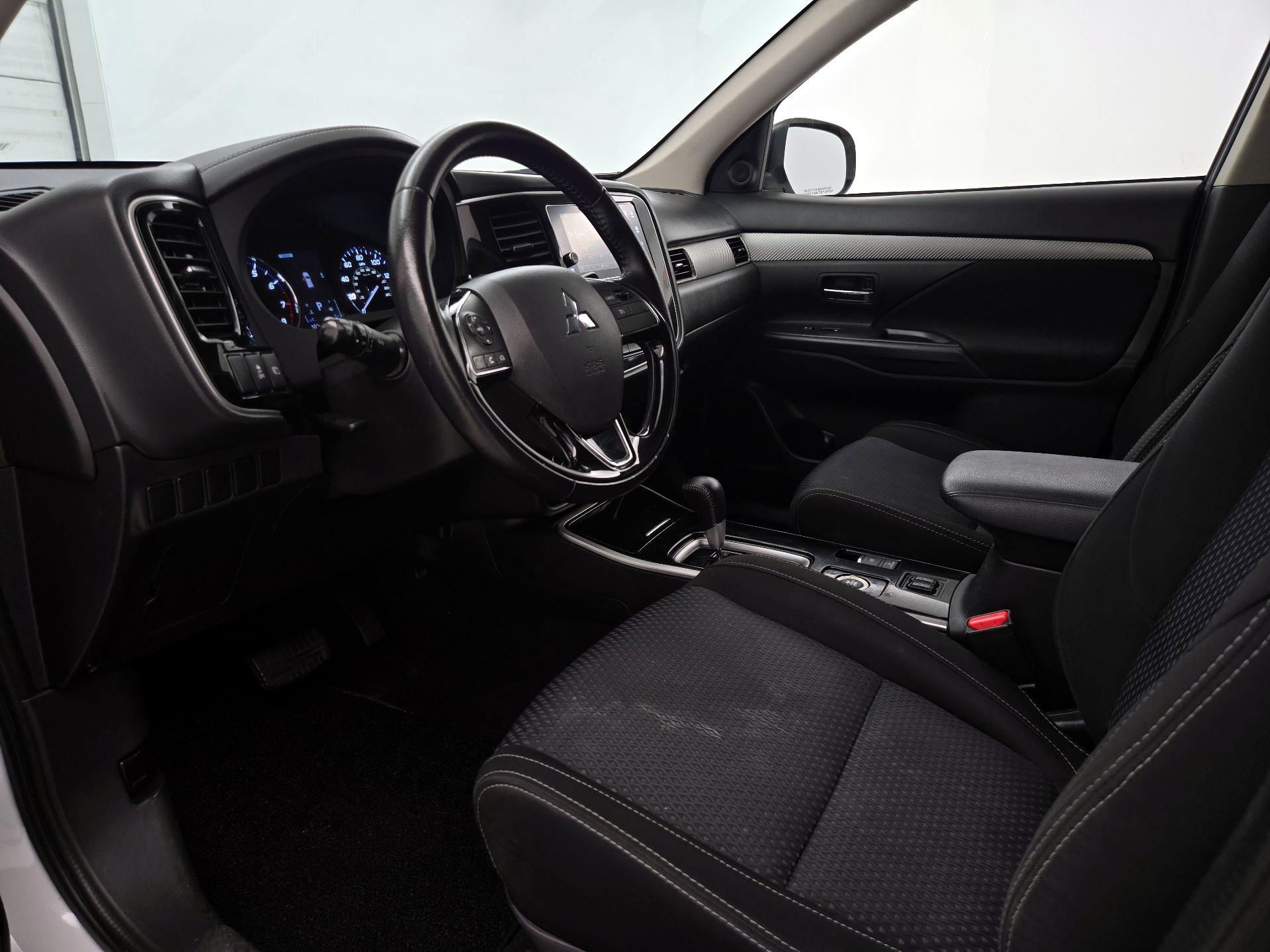 Thumbnail: 2018 Mitsubishi Outlander - 11