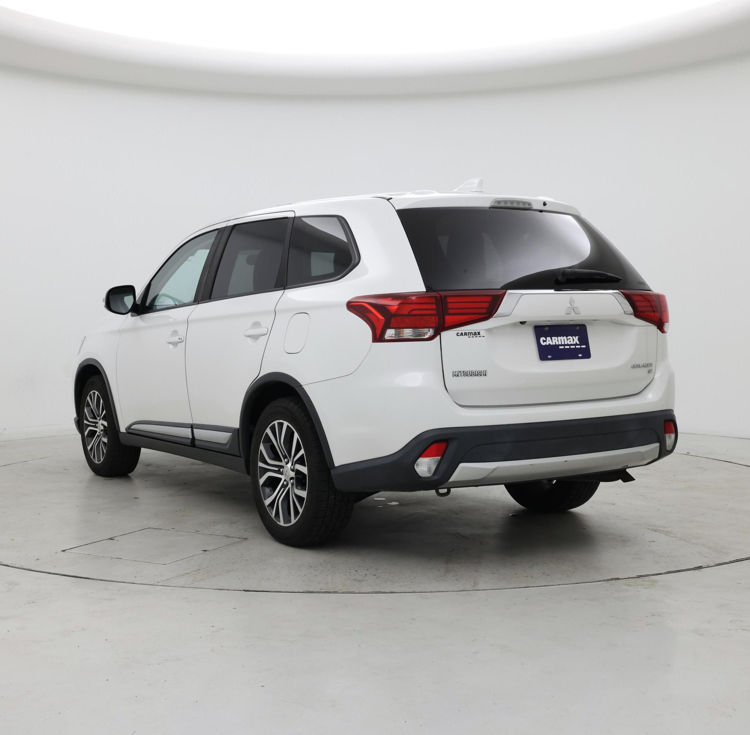 Thumbnail: 2018 Mitsubishi Outlander - 2