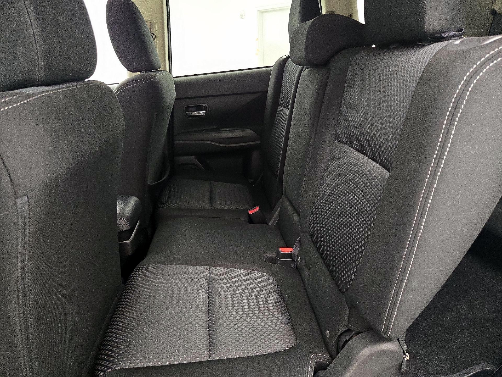 Thumbnail: 2018 Mitsubishi Outlander - 19
