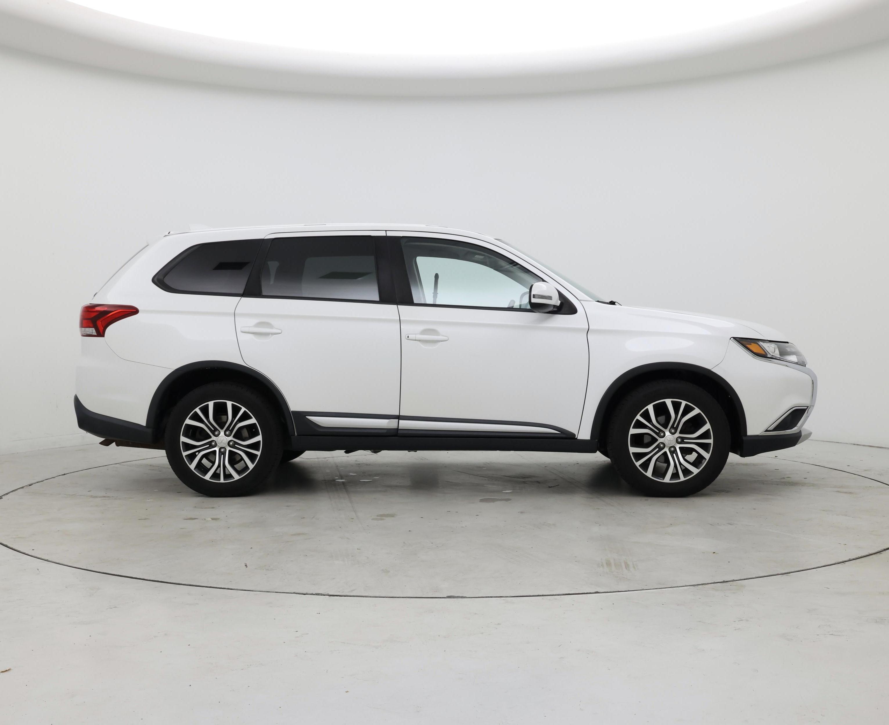Thumbnail: 2018 Mitsubishi Outlander - 7