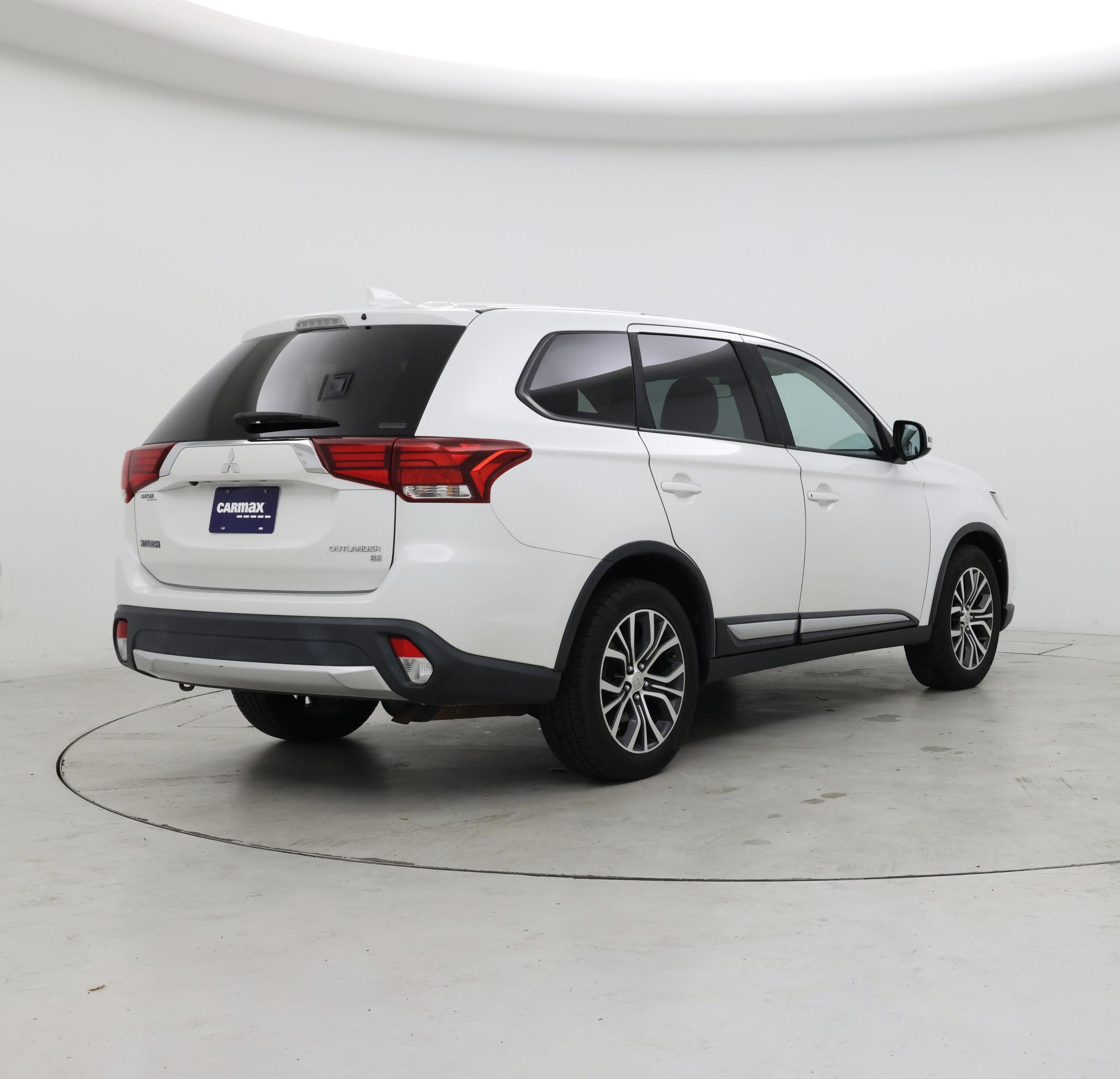 Thumbnail: 2018 Mitsubishi Outlander - 8
