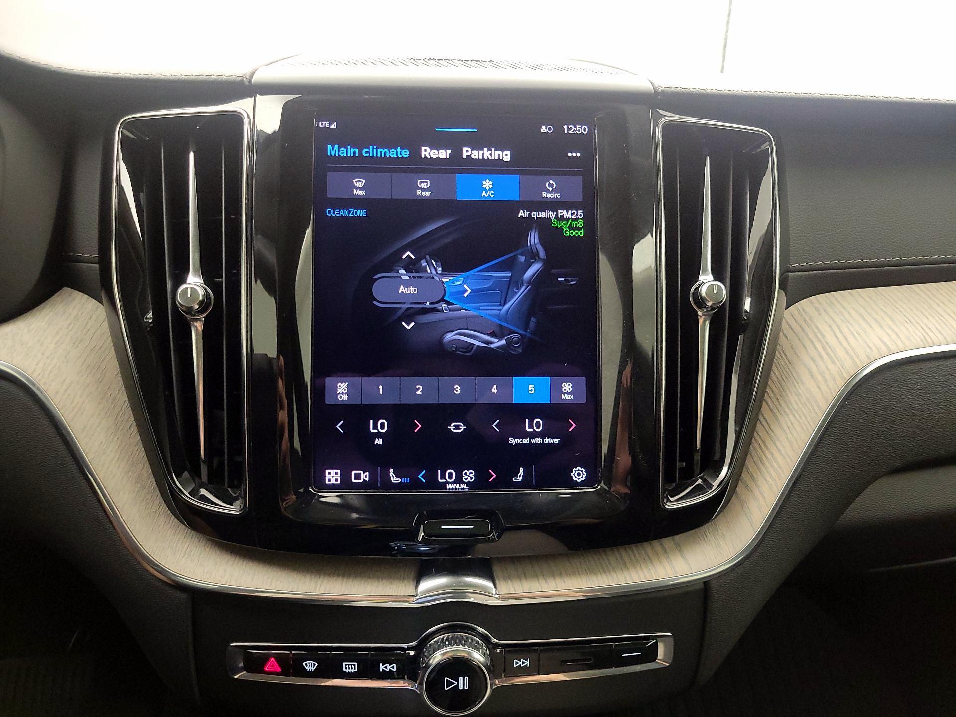Thumbnail: 2022 Volvo XC60 - 15
