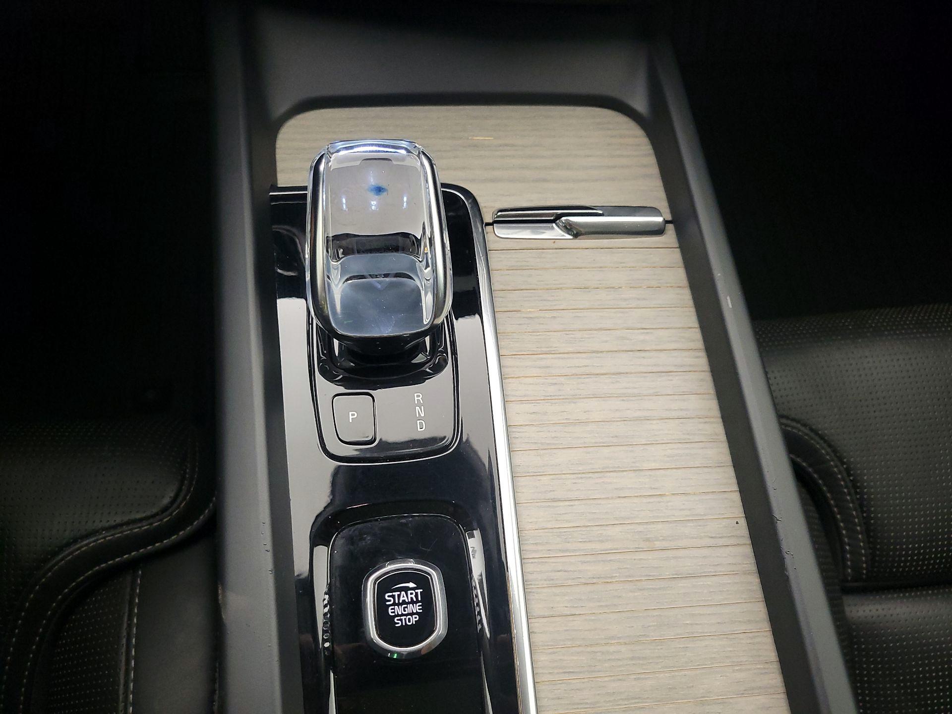 Thumbnail: 2022 Volvo XC60 - 16