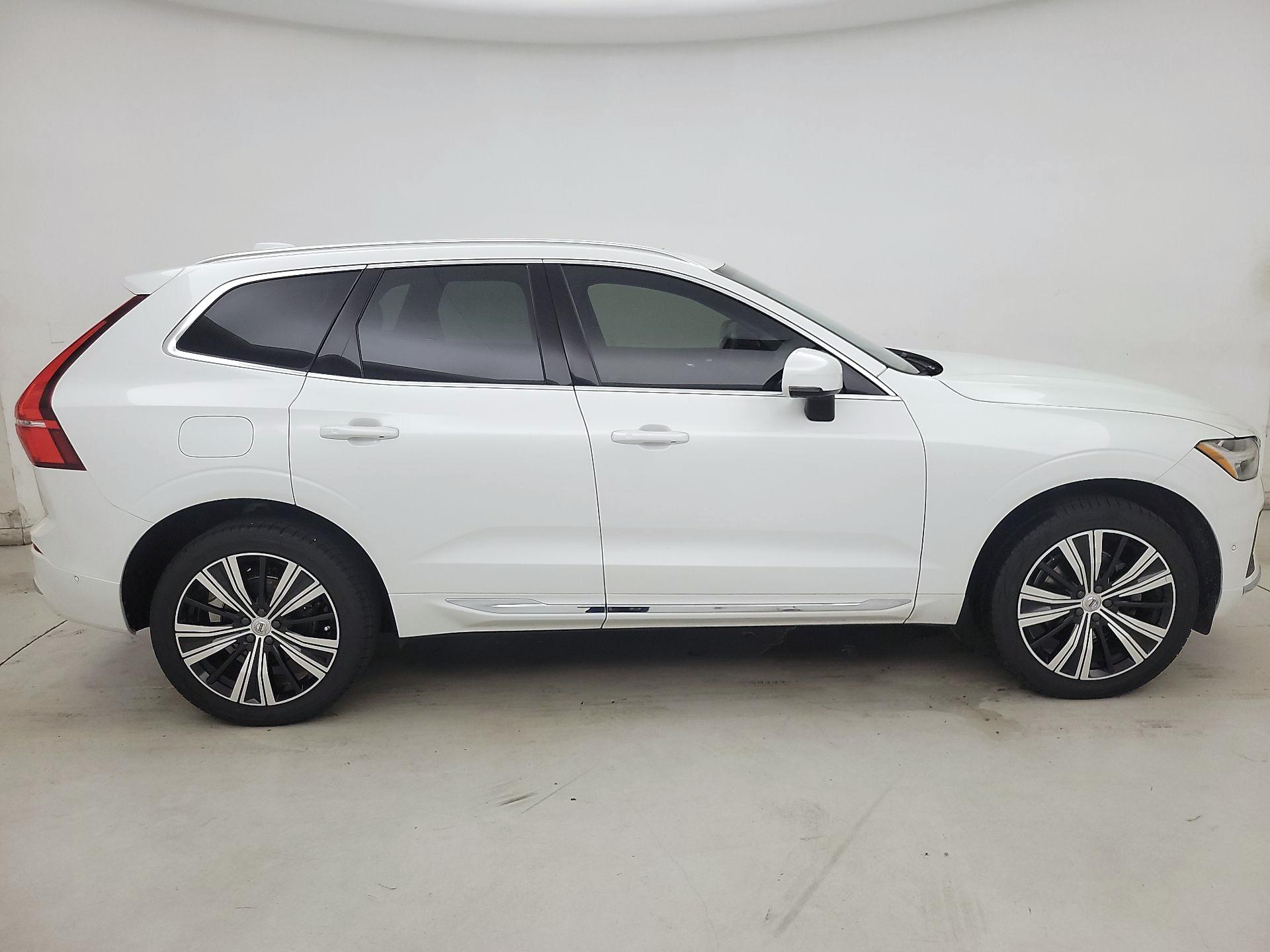 Thumbnail: 2022 Volvo XC60 - 4
