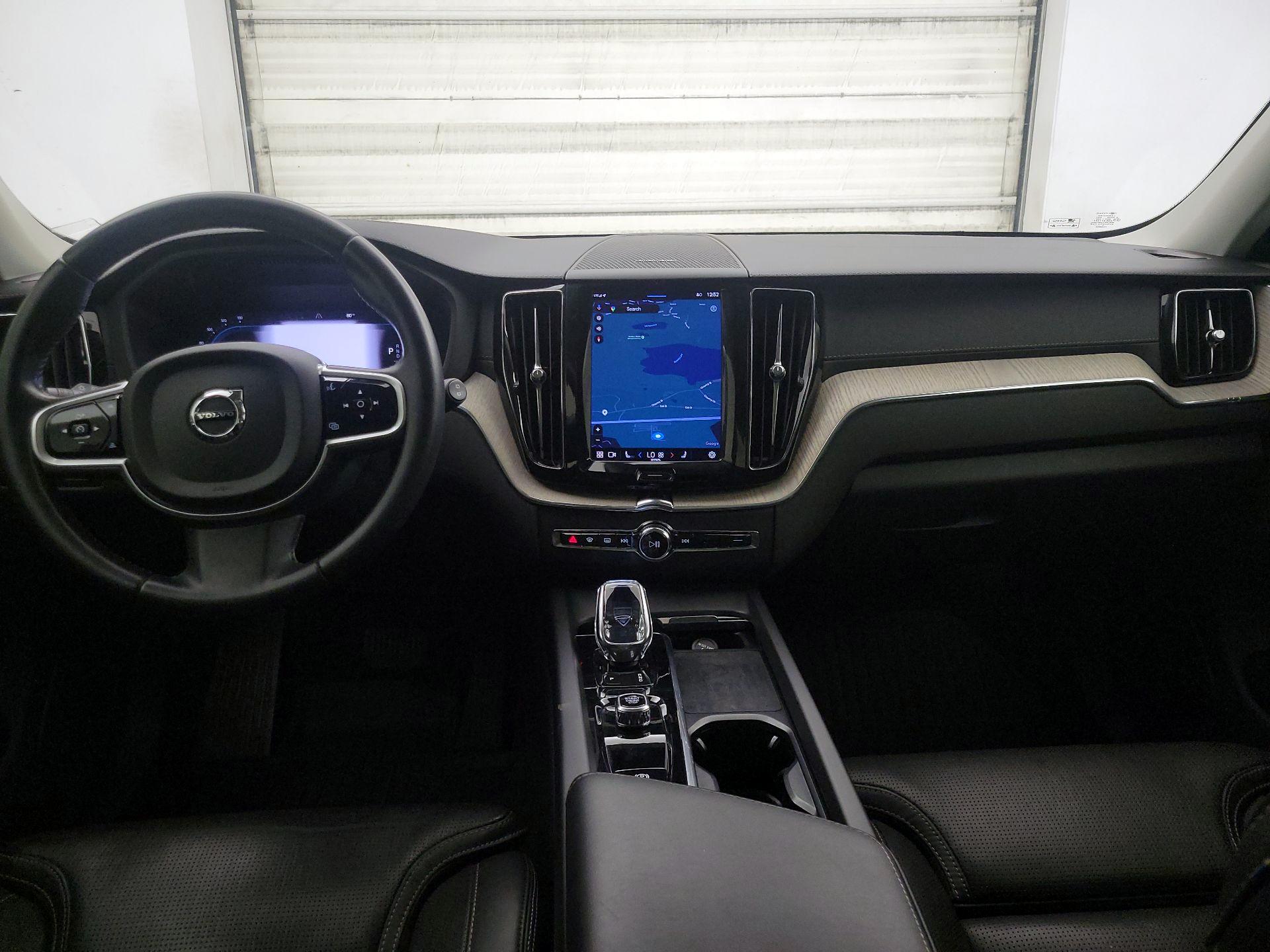 Thumbnail: 2022 Volvo XC60 - 8