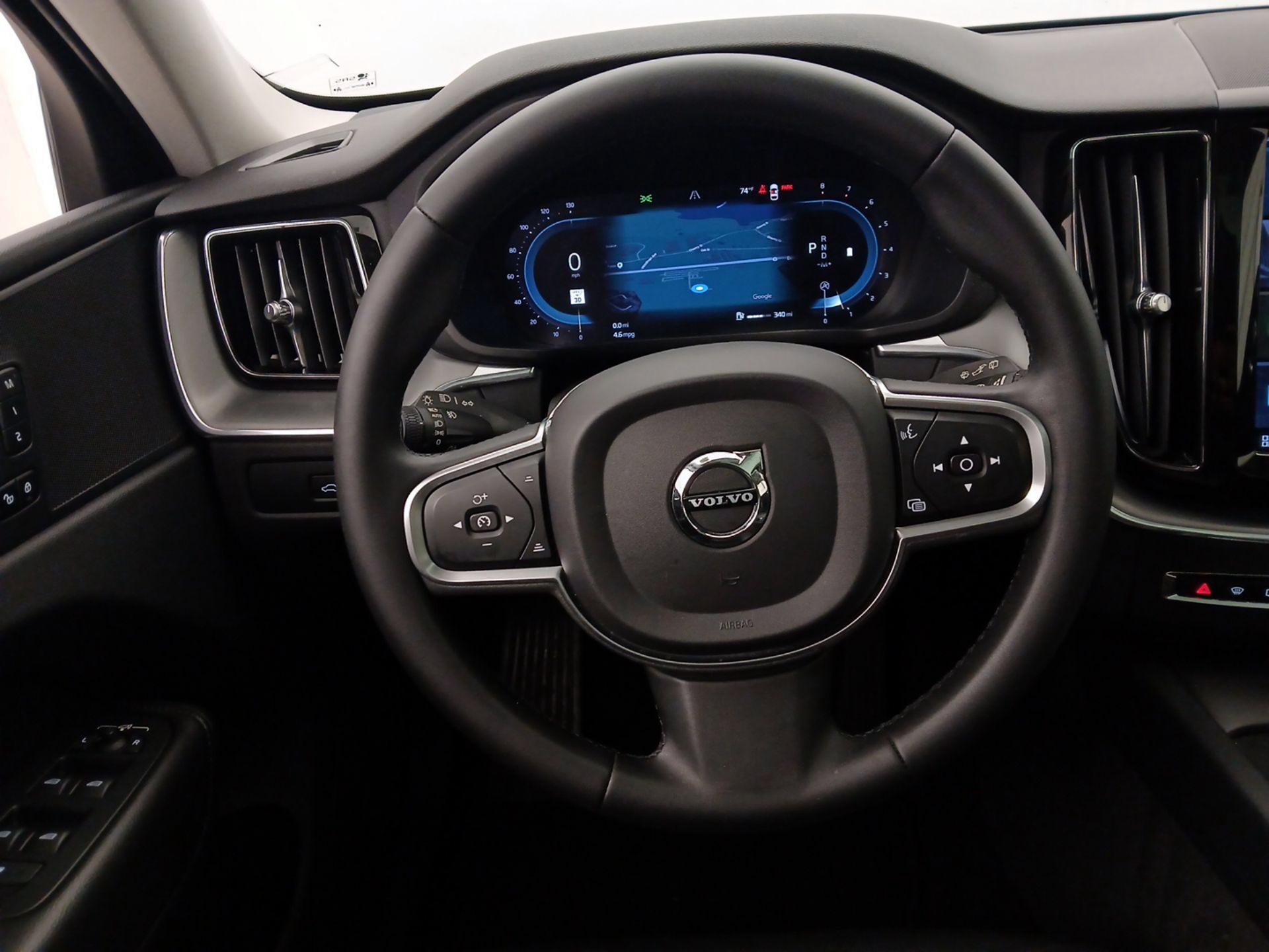 Thumbnail: 2023 Volvo XC60 - 10