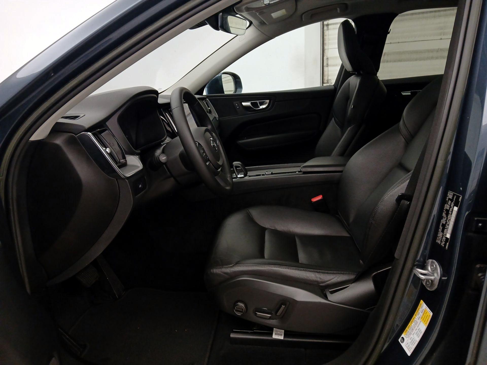 Thumbnail: 2023 Volvo XC60 - 11