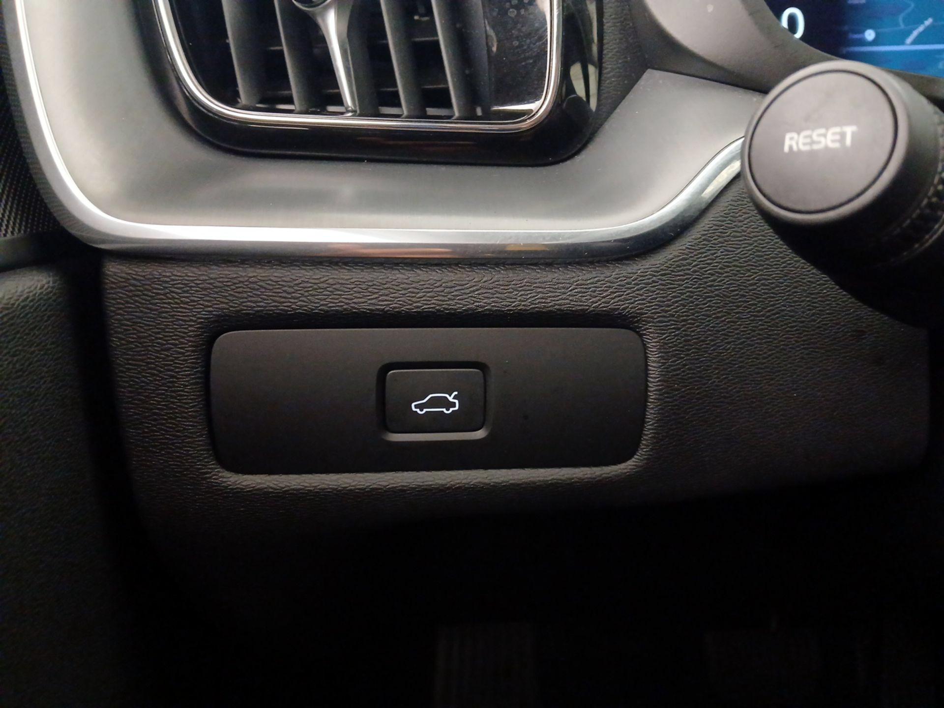 Thumbnail: 2023 Volvo XC60 - 13