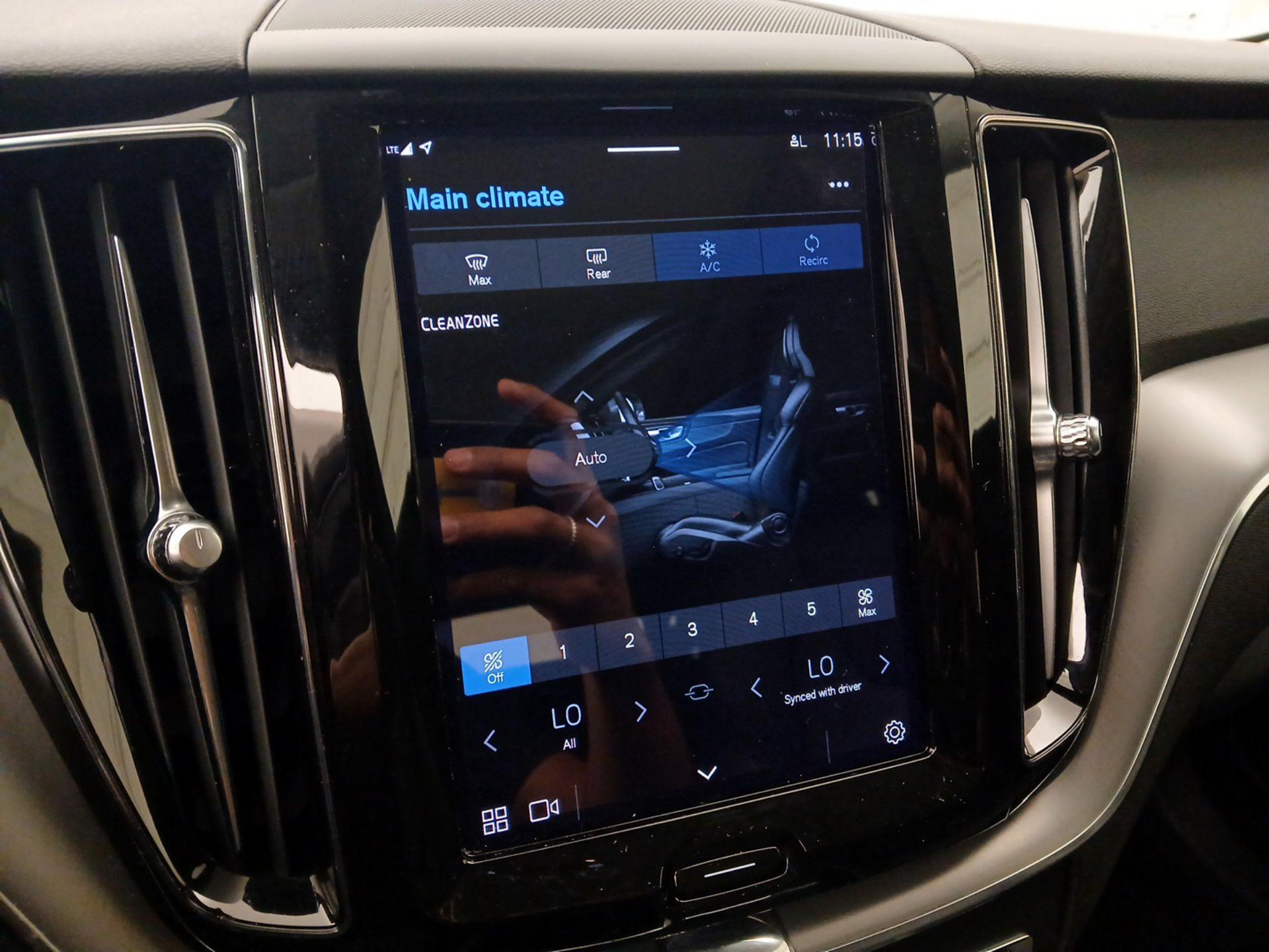 Thumbnail: 2023 Volvo XC60 - 17