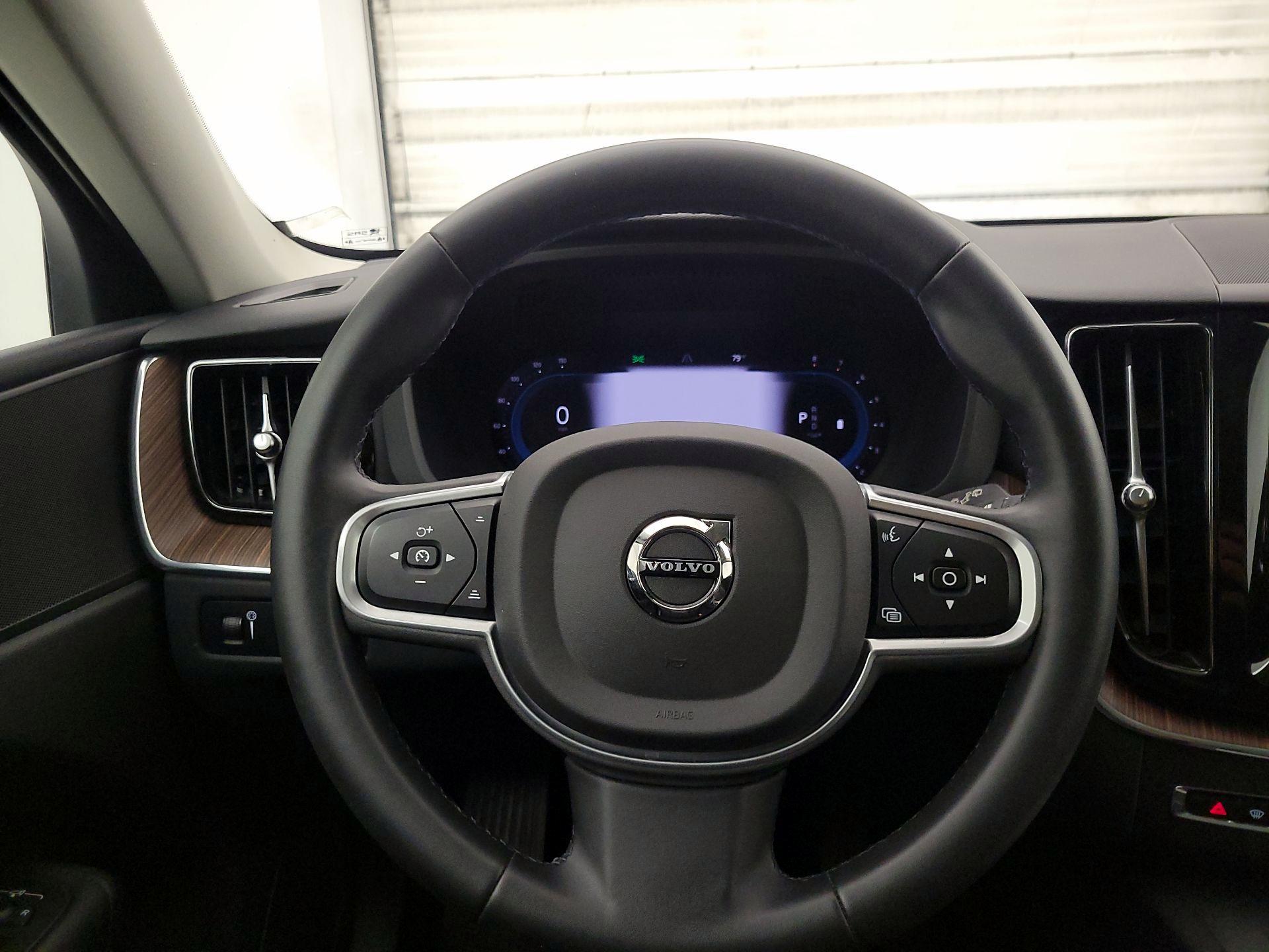 Thumbnail: 2022 Volvo XC60 - 10