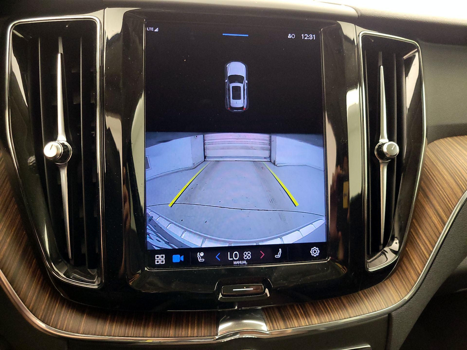 Thumbnail: 2022 Volvo XC60 - 15