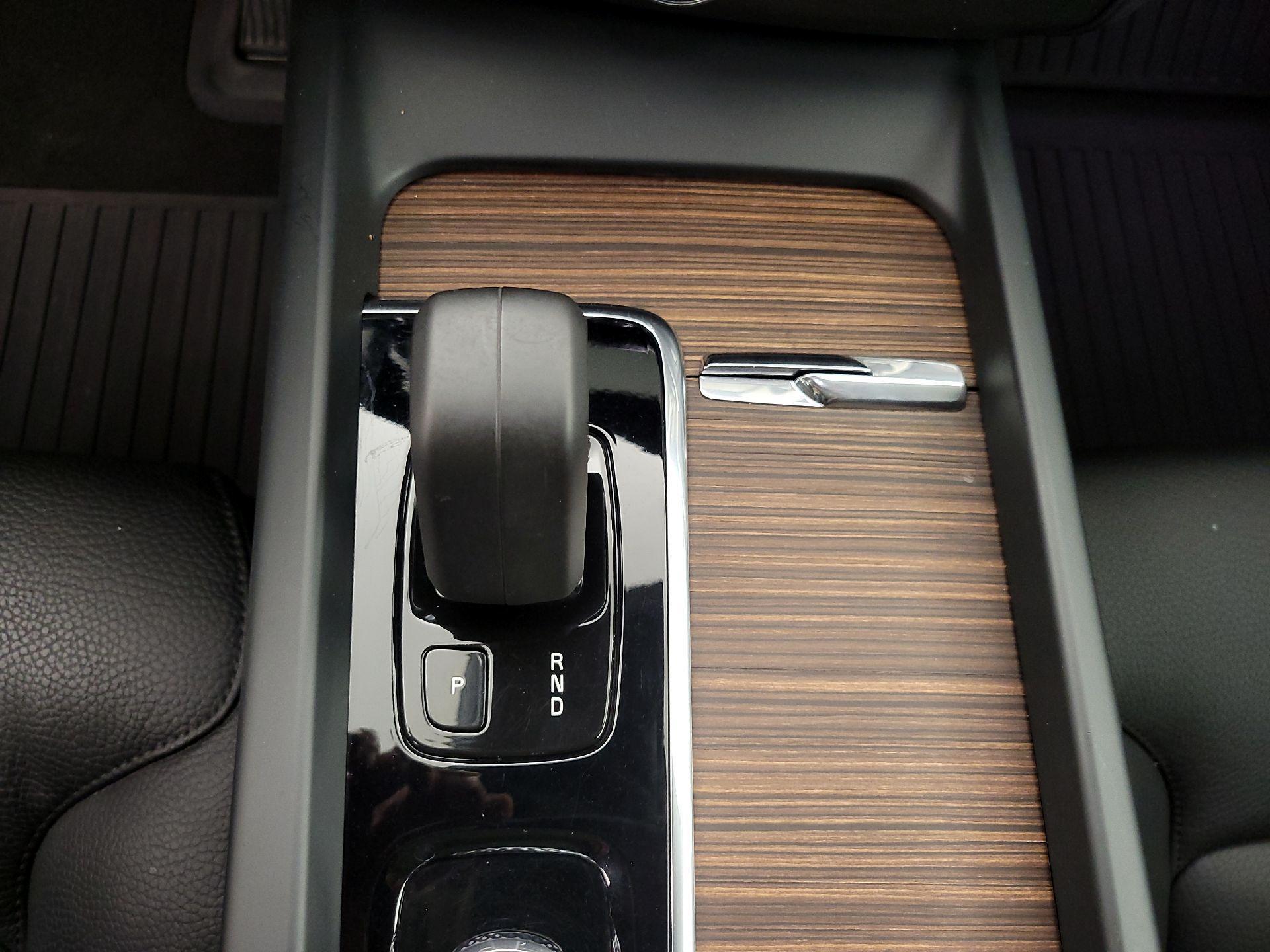 Thumbnail: 2022 Volvo XC60 - 18