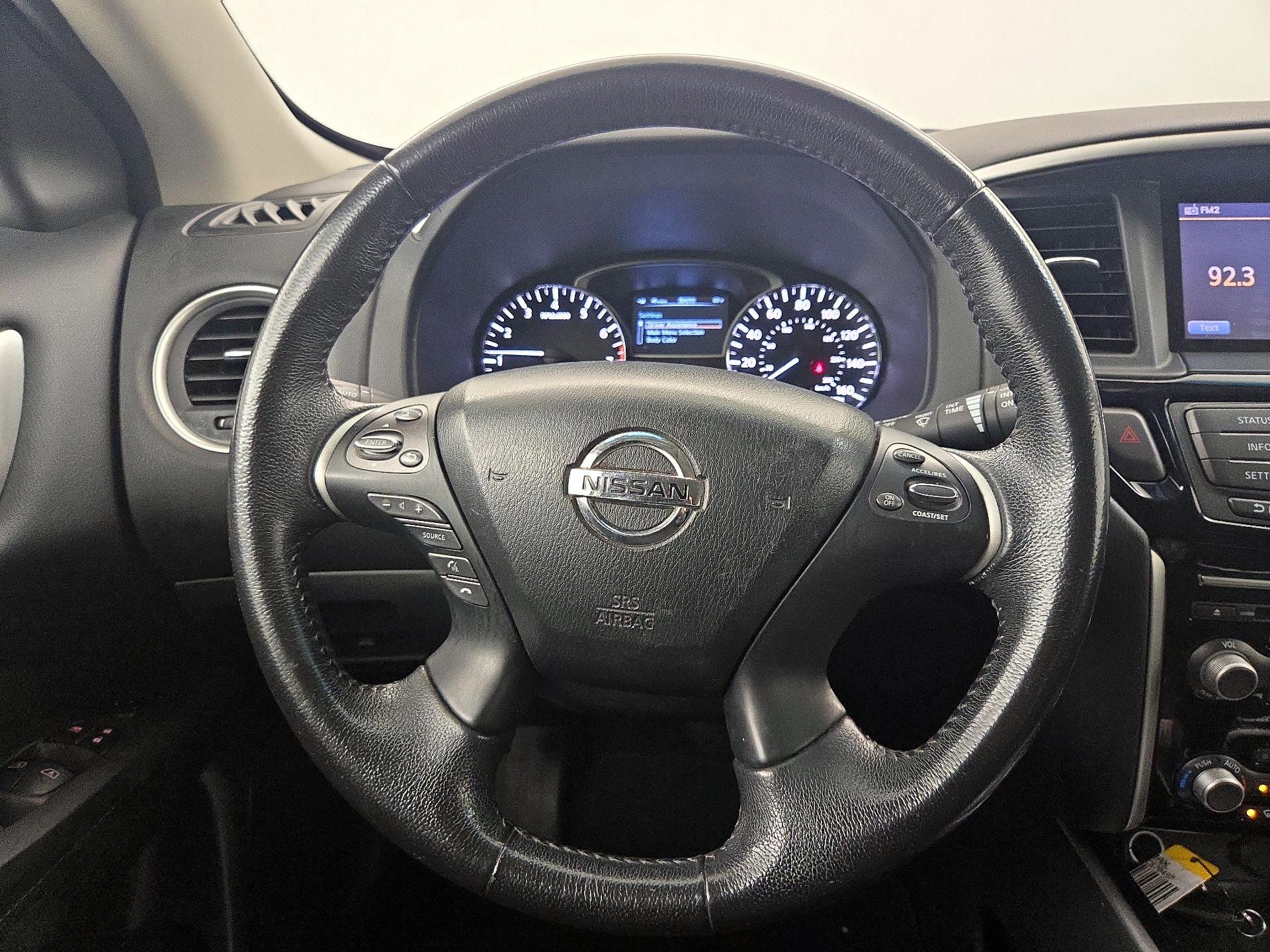 Thumbnail: 2013 Nissan Pathfinder - 10