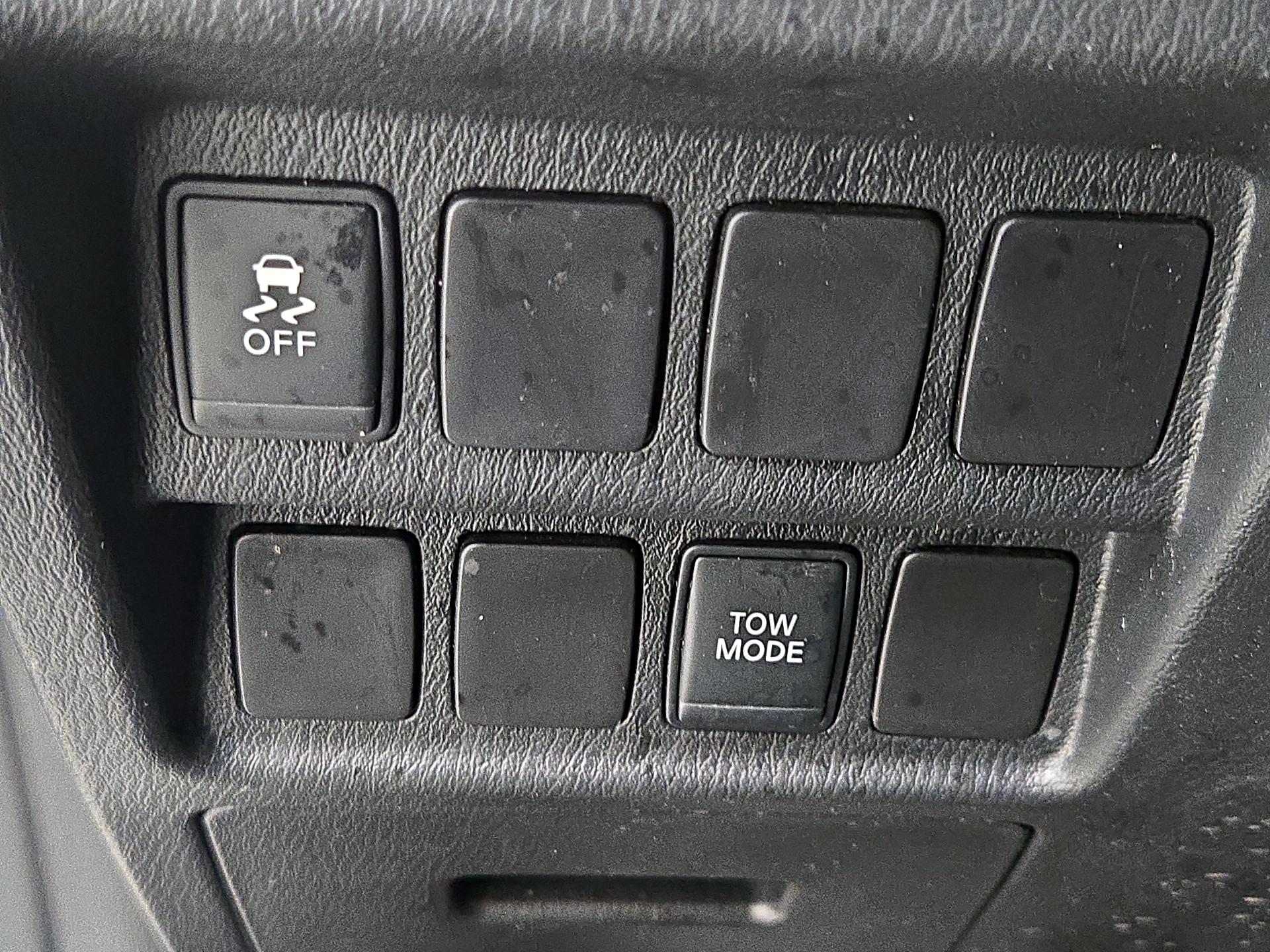 Thumbnail: 2013 Nissan Pathfinder - 13