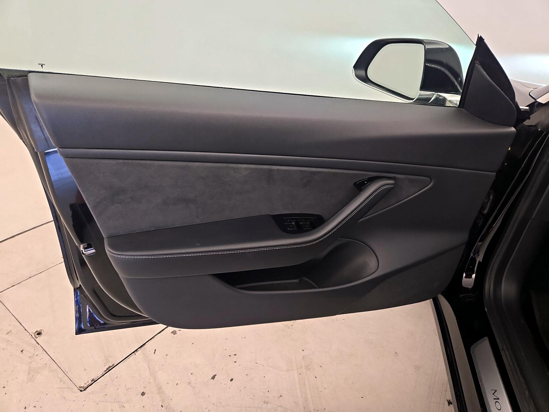 Thumbnail: 2020 Tesla Model 3 - 12