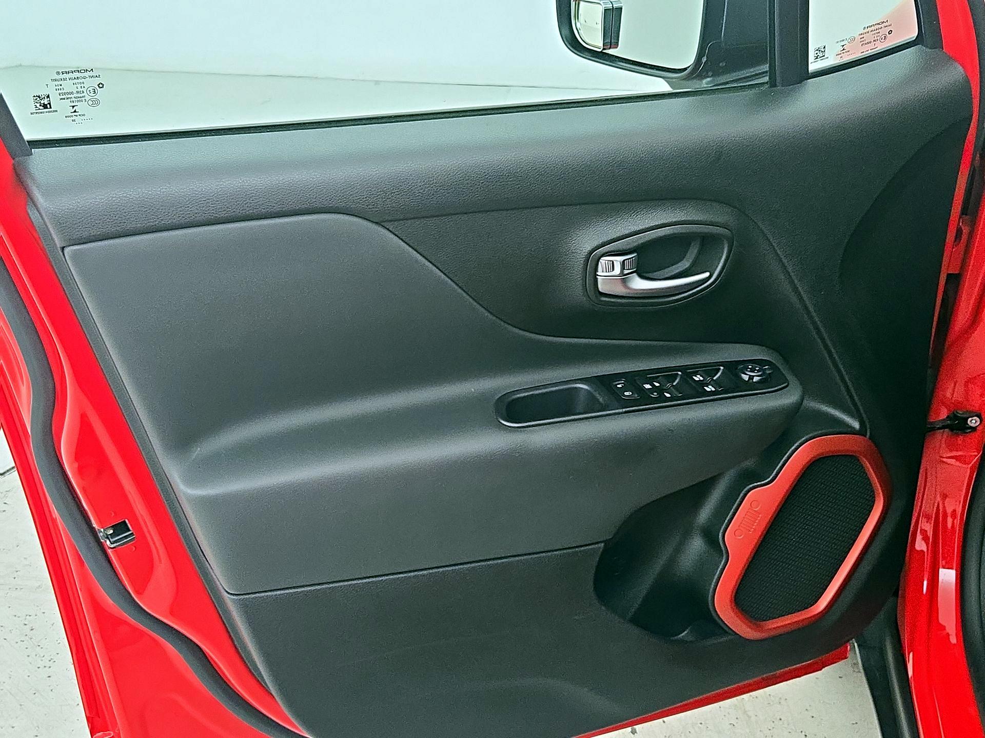 Thumbnail: 2020 Jeep Renegade - 12