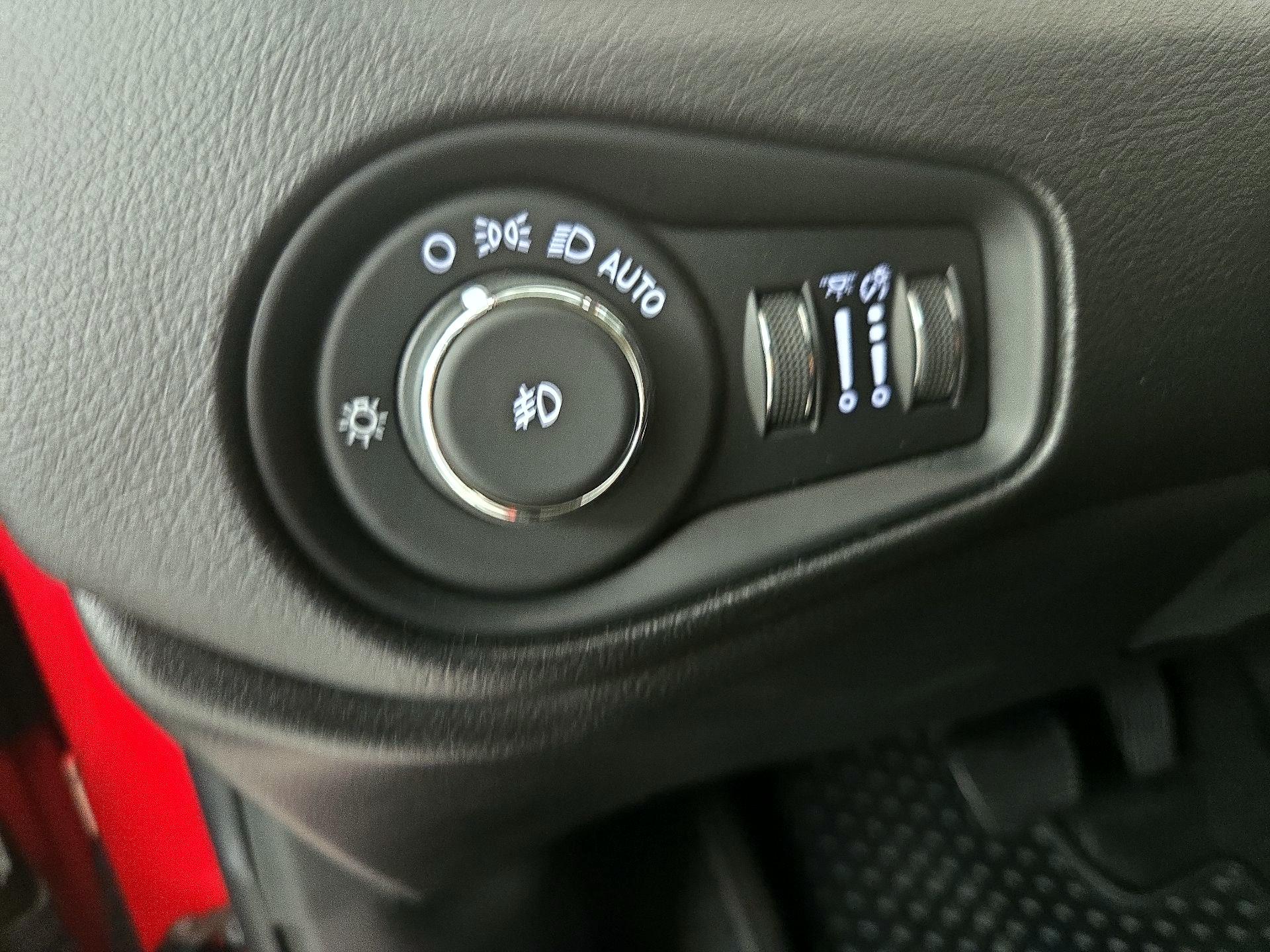 Thumbnail: 2020 Jeep Renegade - 13