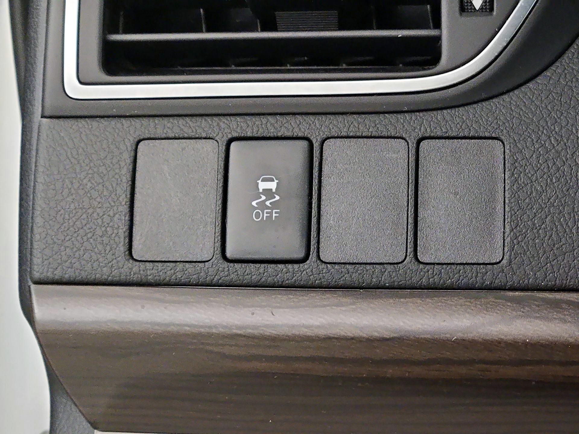 Thumbnail: 2016 Toyota Camry - 13