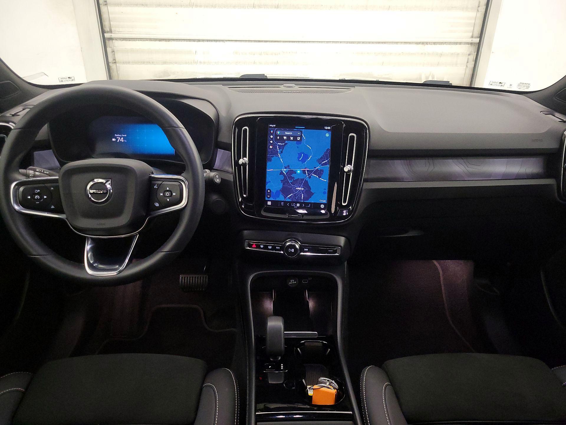Thumbnail: 2023 Volvo XC40 - 9
