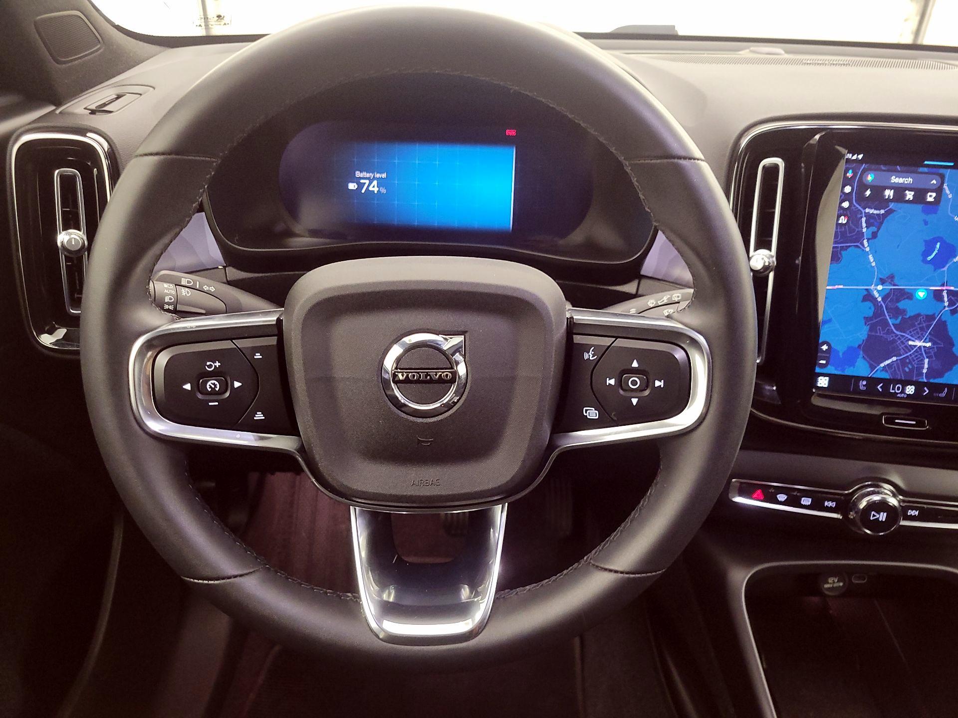 Thumbnail: 2023 Volvo XC40 - 10