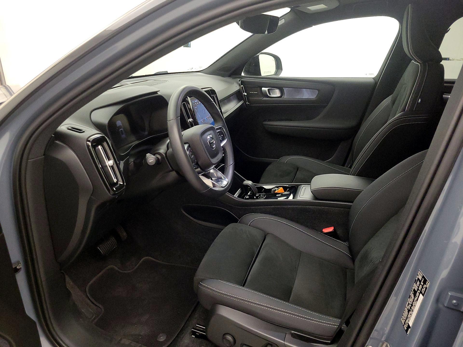 Thumbnail: 2023 Volvo XC40 - 11